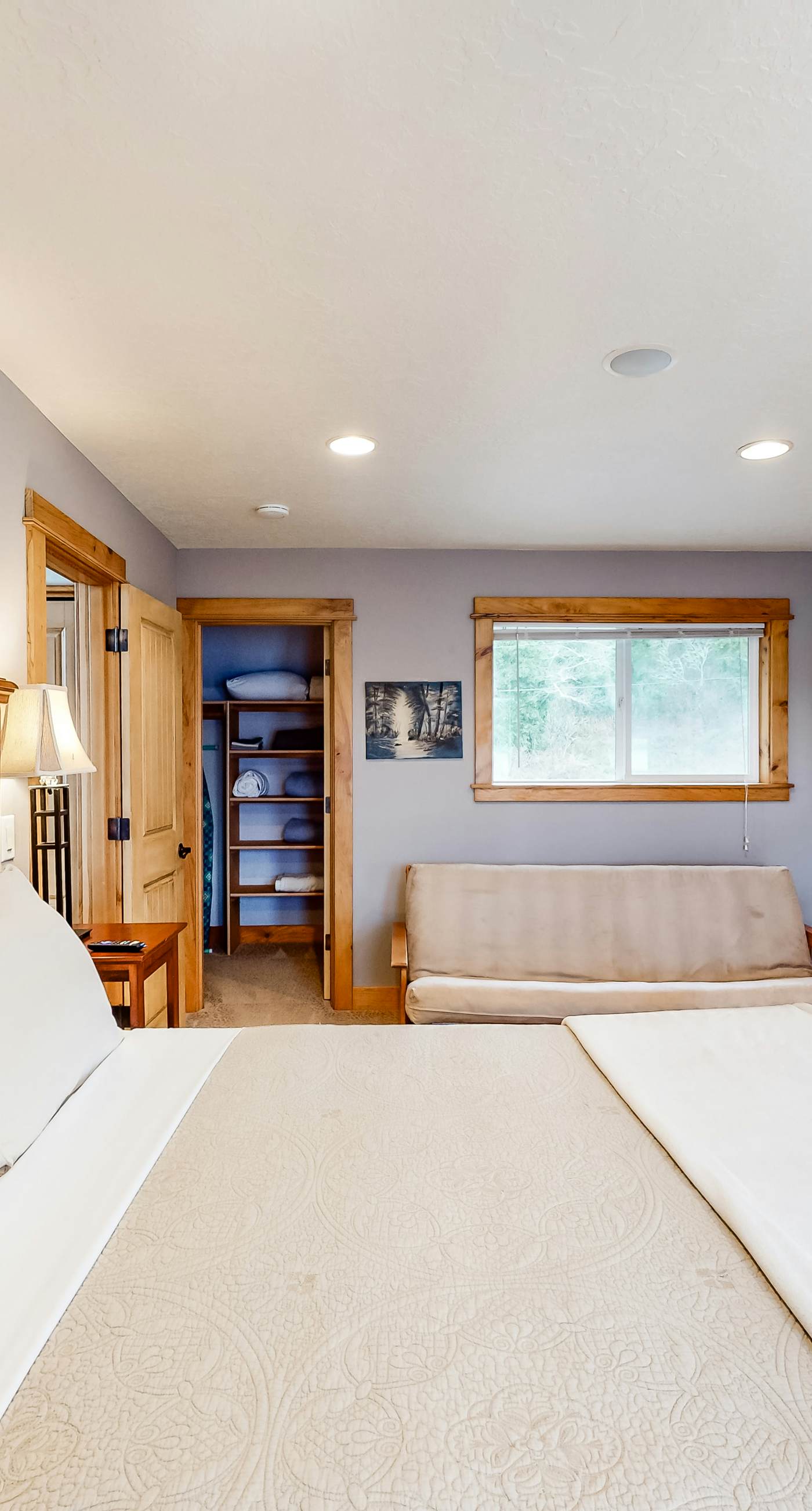 Lakefront Family Friendly Home with a Private Hot Tub Game Room and Dock