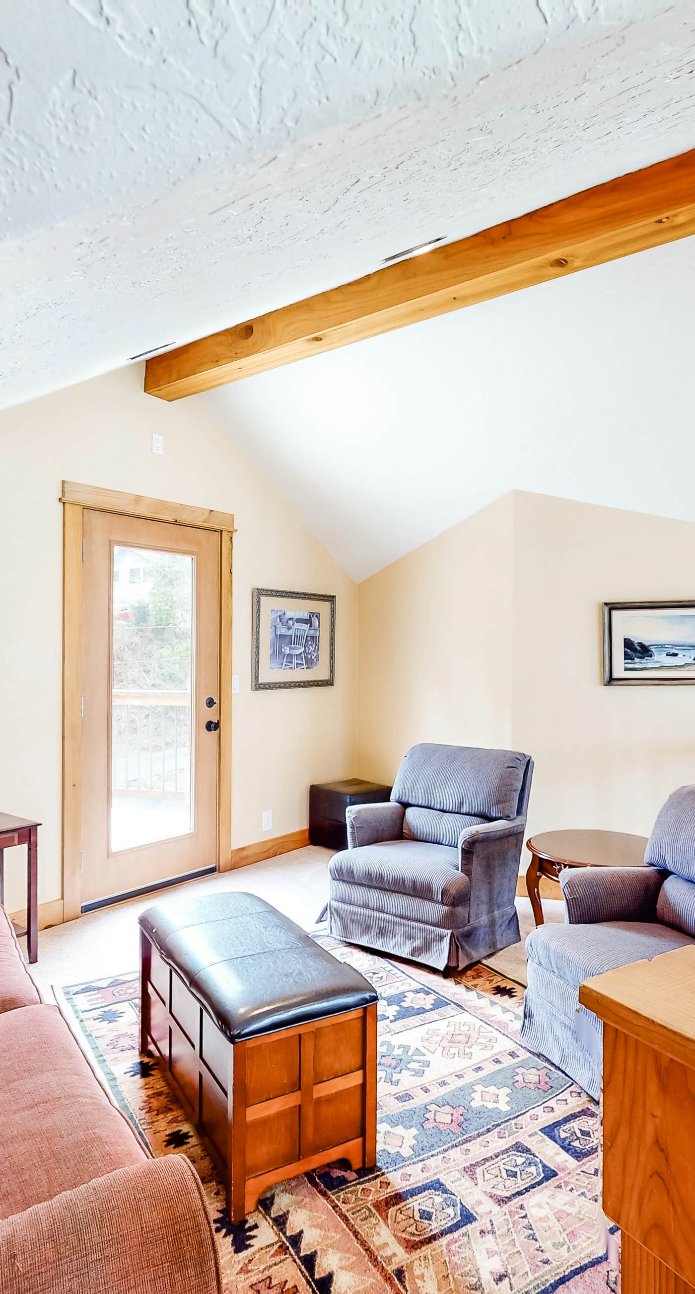 Lakefront Family Friendly Home with a Private Hot Tub Game Room and Dock