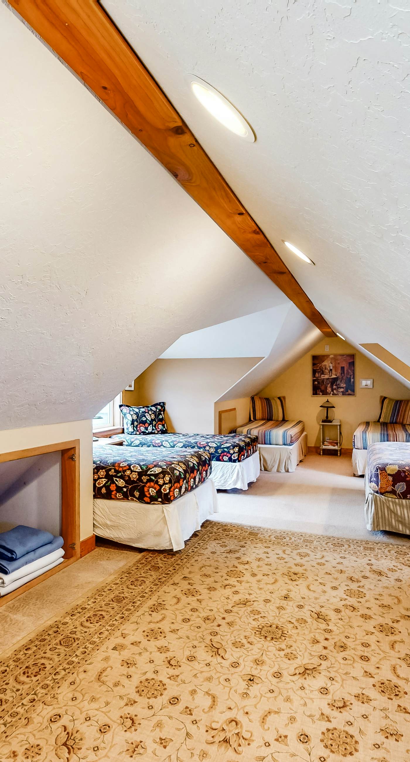 Lakefront Family Friendly Home with a Private Hot Tub Game Room and Dock