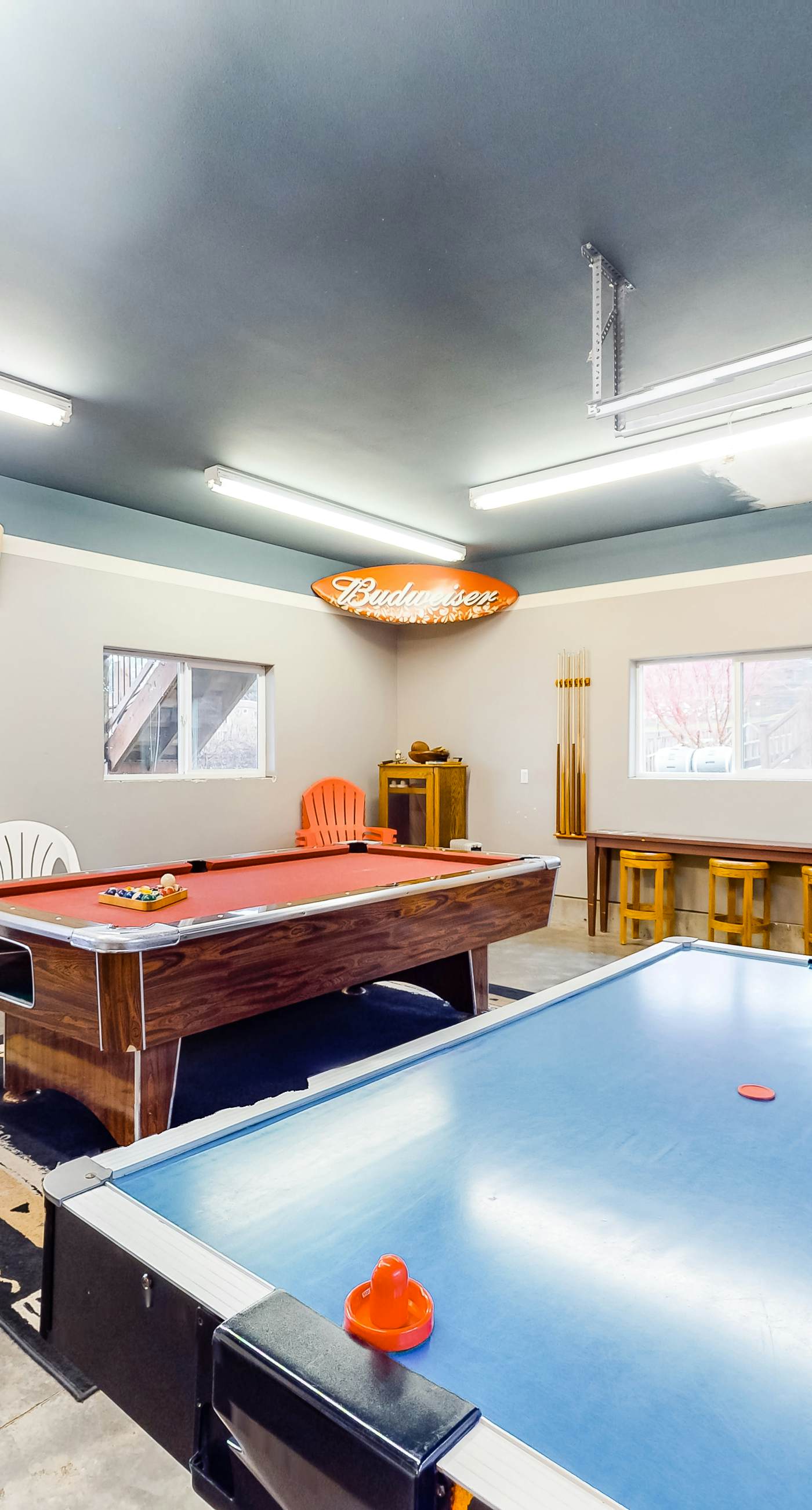 Lakefront Family Friendly Home with a Private Hot Tub Game Room and Dock