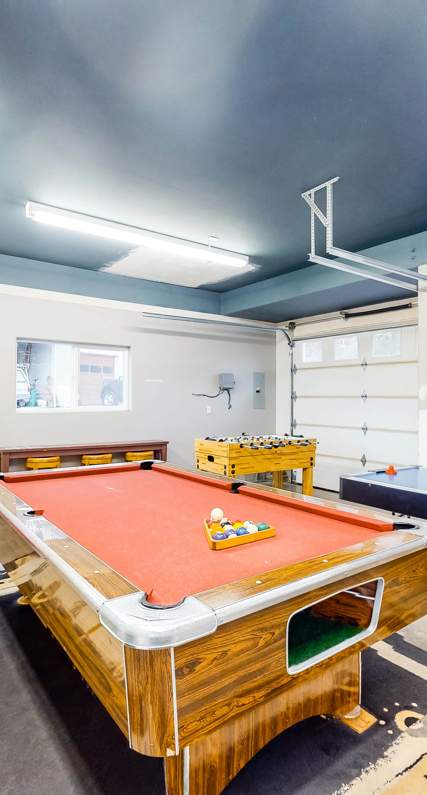 Lakefront Family Friendly Home with a Private Hot Tub Game Room and Dock