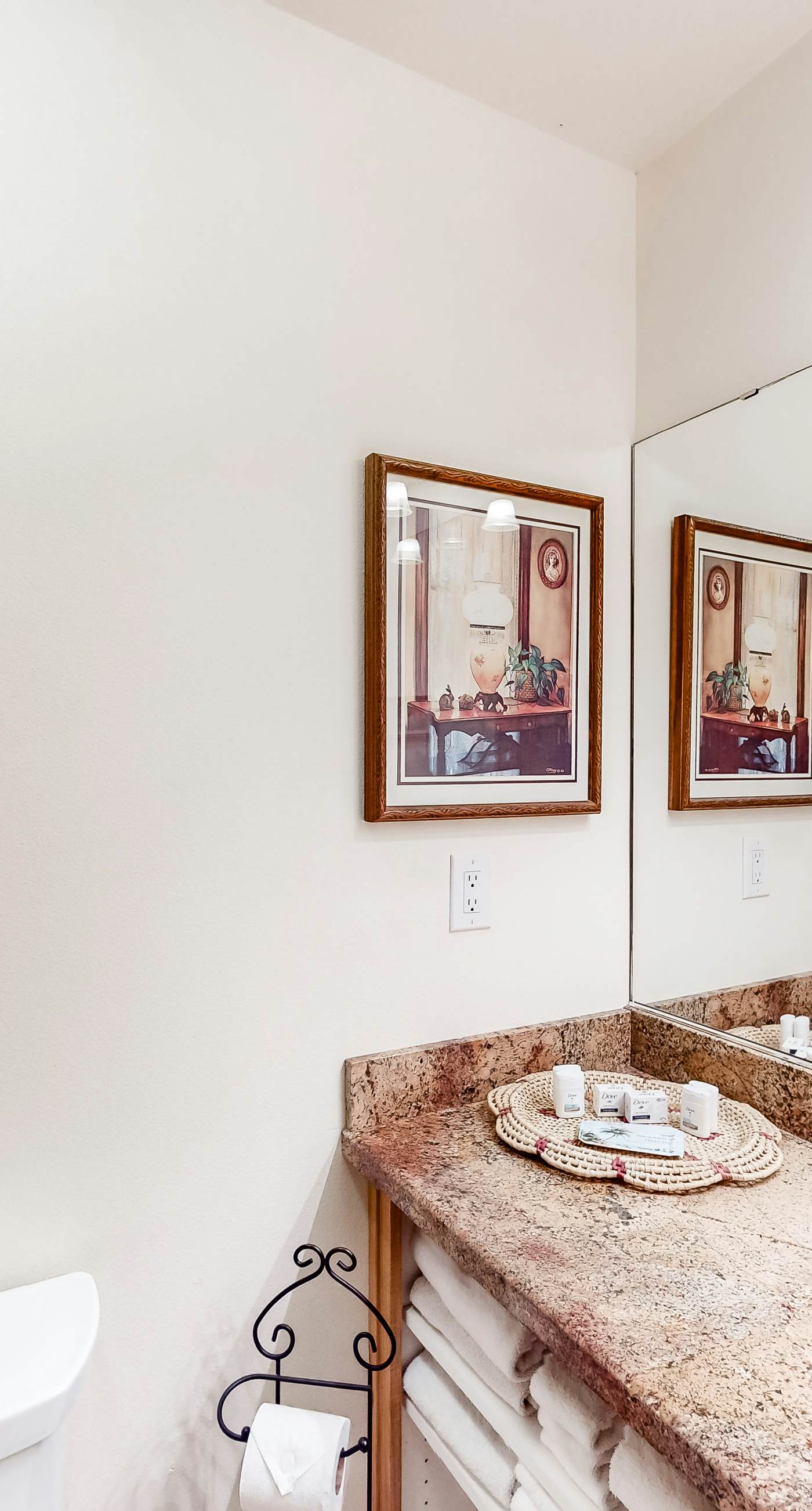 Lakefront Family Friendly Home with a Private Hot Tub Game Room and Dock