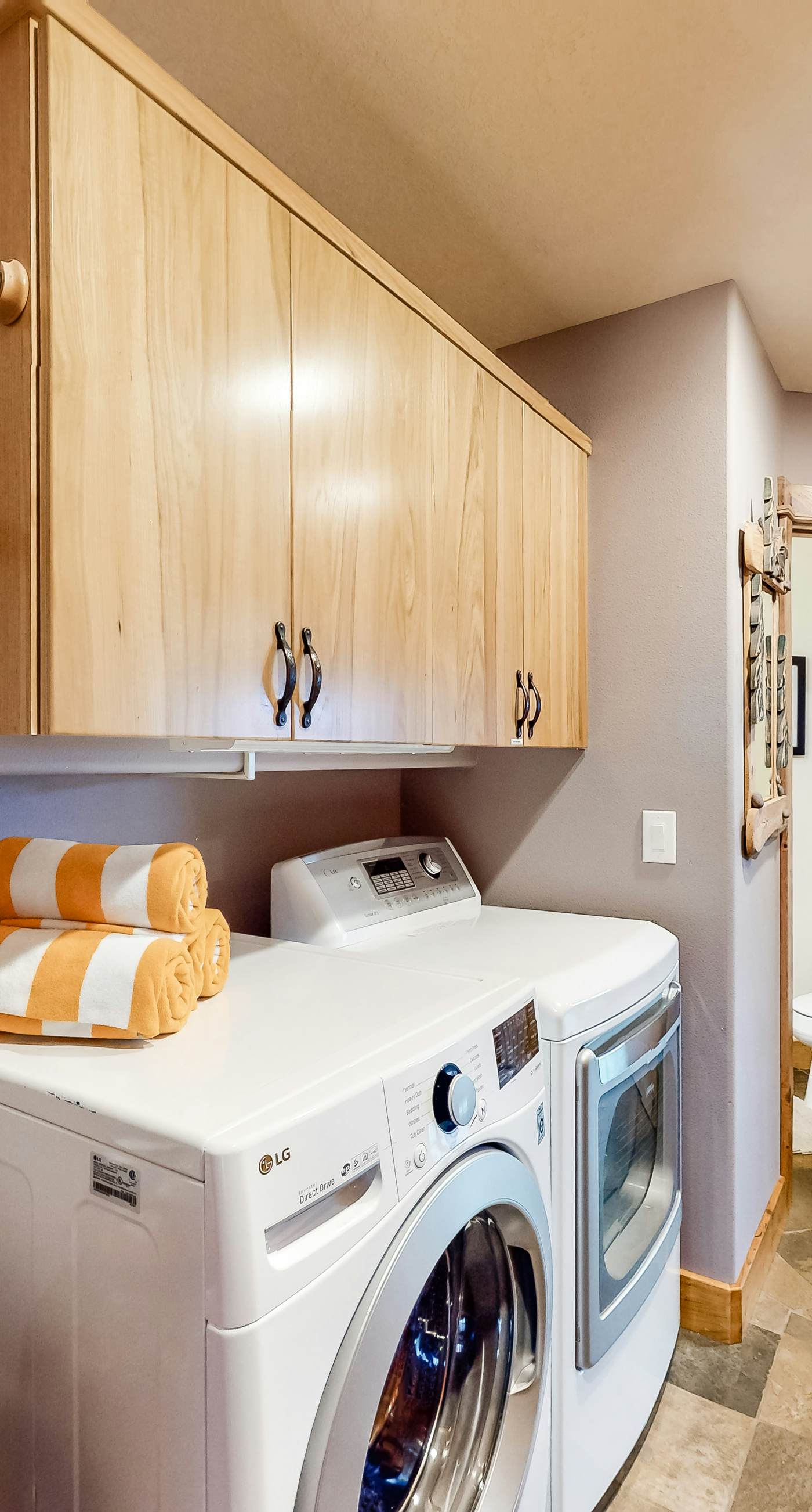 Lakefront Family Friendly Home with a Private Hot Tub Game Room and Dock