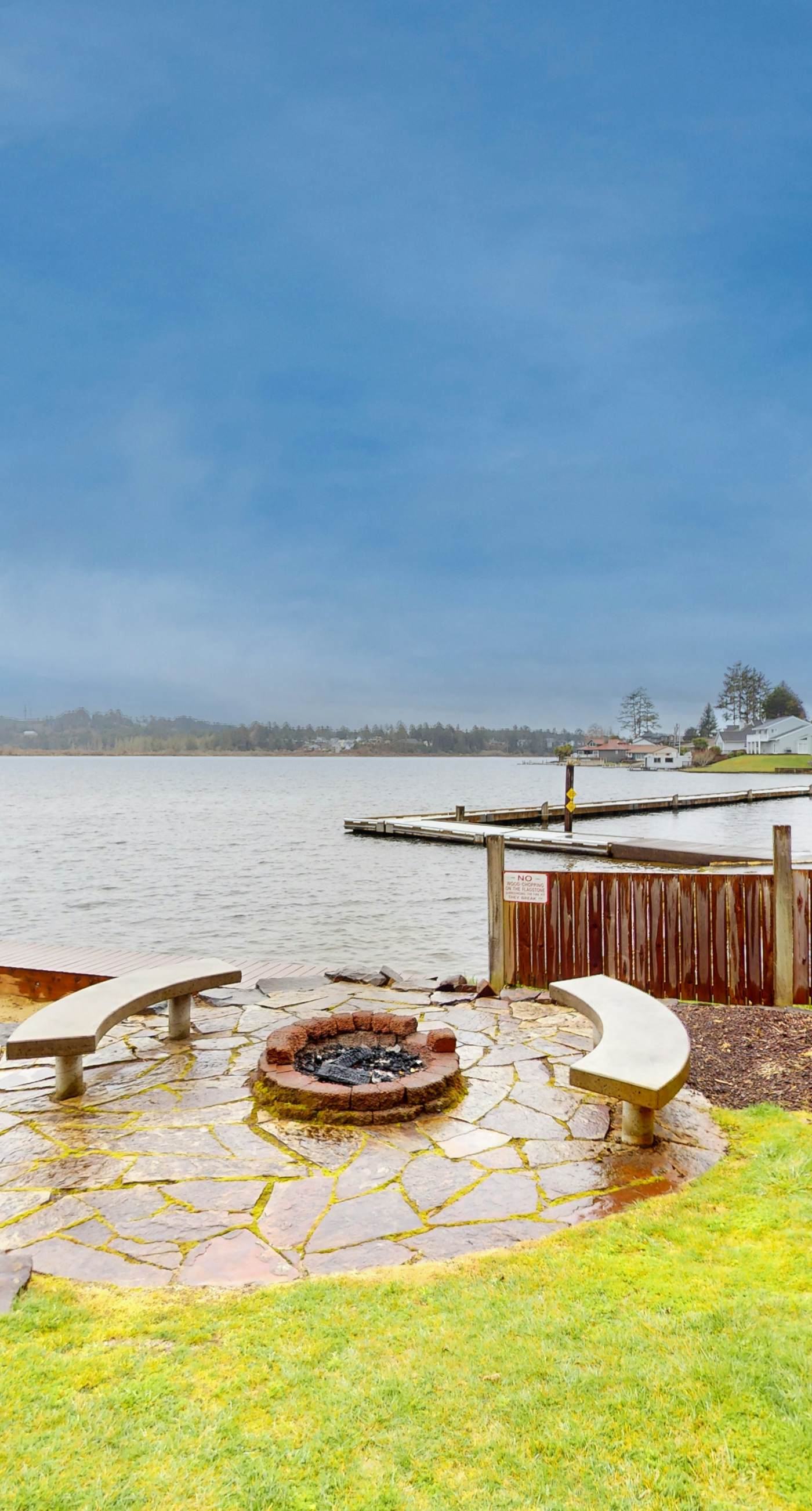 Lakefront Family Friendly Home with a Private Hot Tub Game Room and Dock