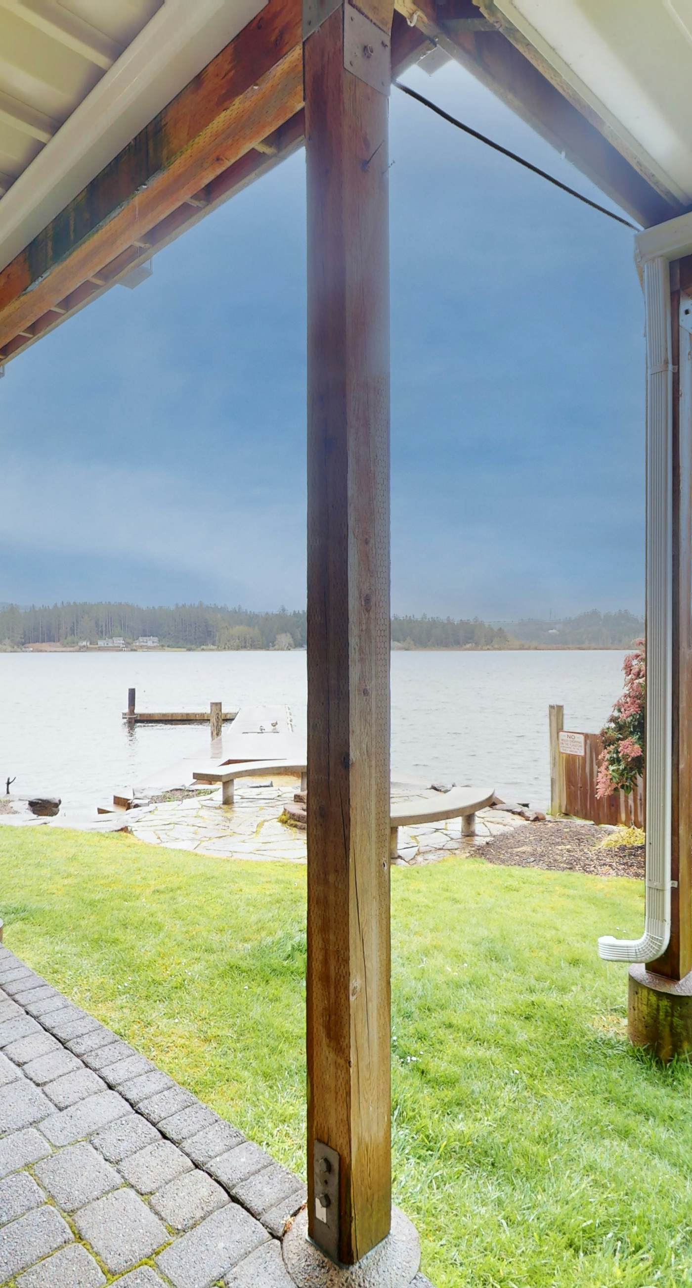 Lakefront Family Friendly Home with a Private Hot Tub Game Room and Dock