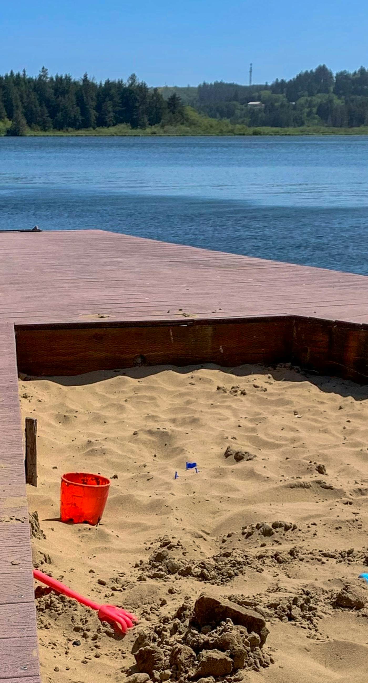 Lakefront Family Friendly Home with a Private Hot Tub Game Room and Dock