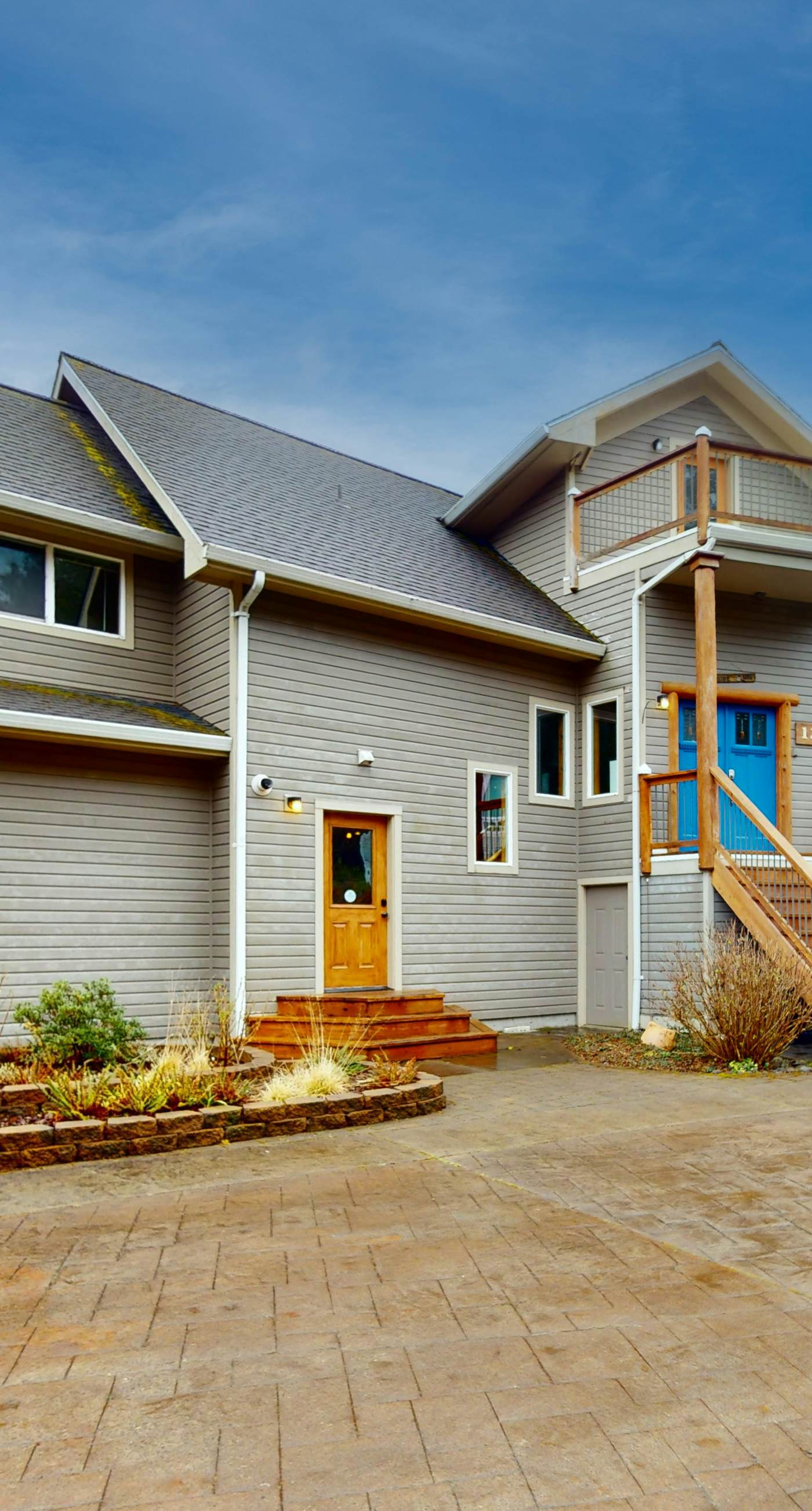 Lakefront Family Friendly Home with a Private Hot Tub Game Room and Dock