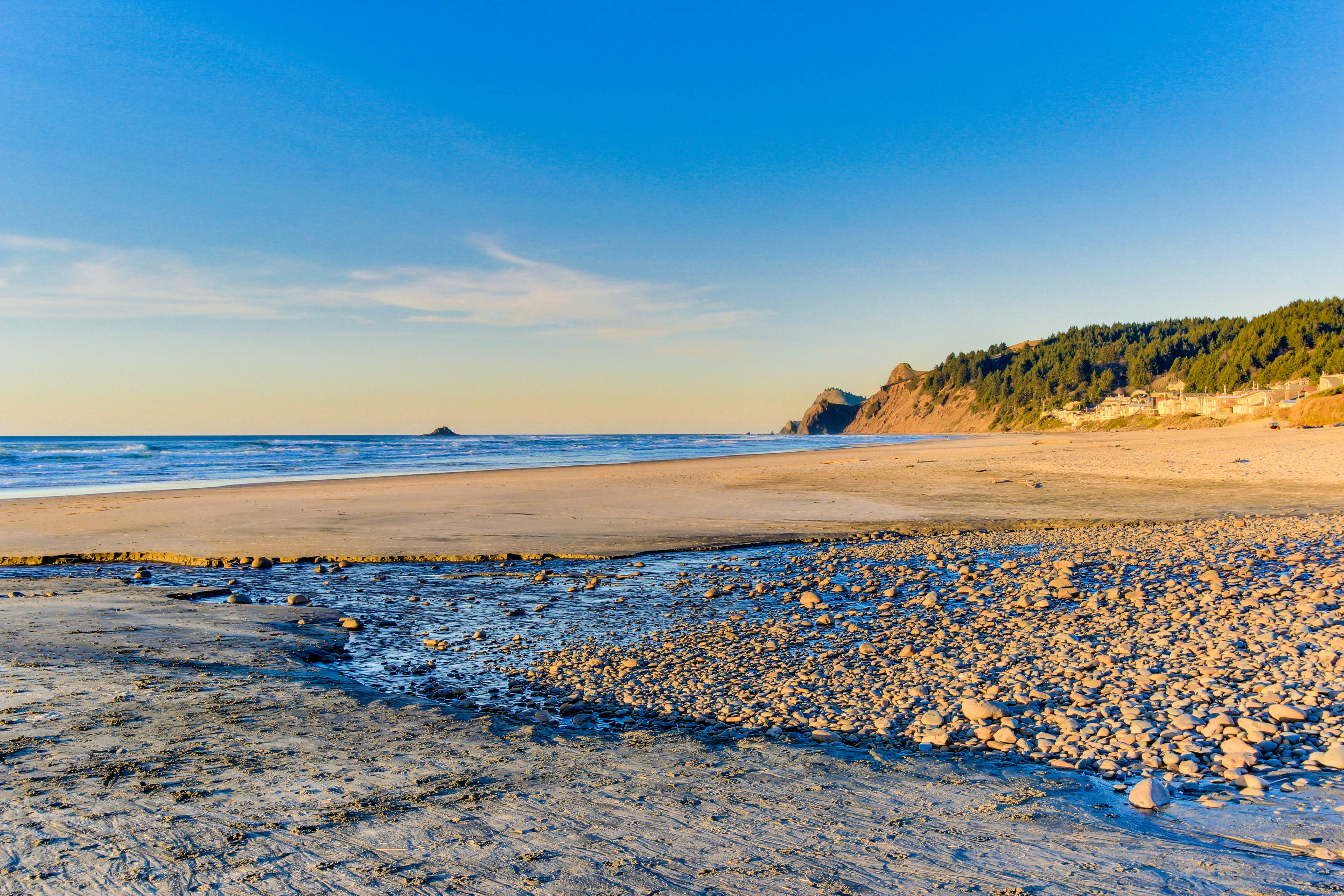 Cheerful home w/ ocean views, private hot tub, and gas grill - walk to the beach