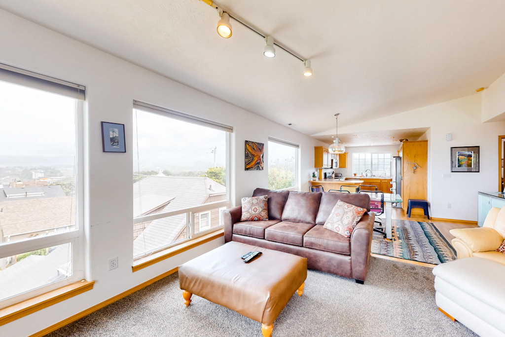 Comfy beach home with ocean views free WiFi private washer dryer and deck
