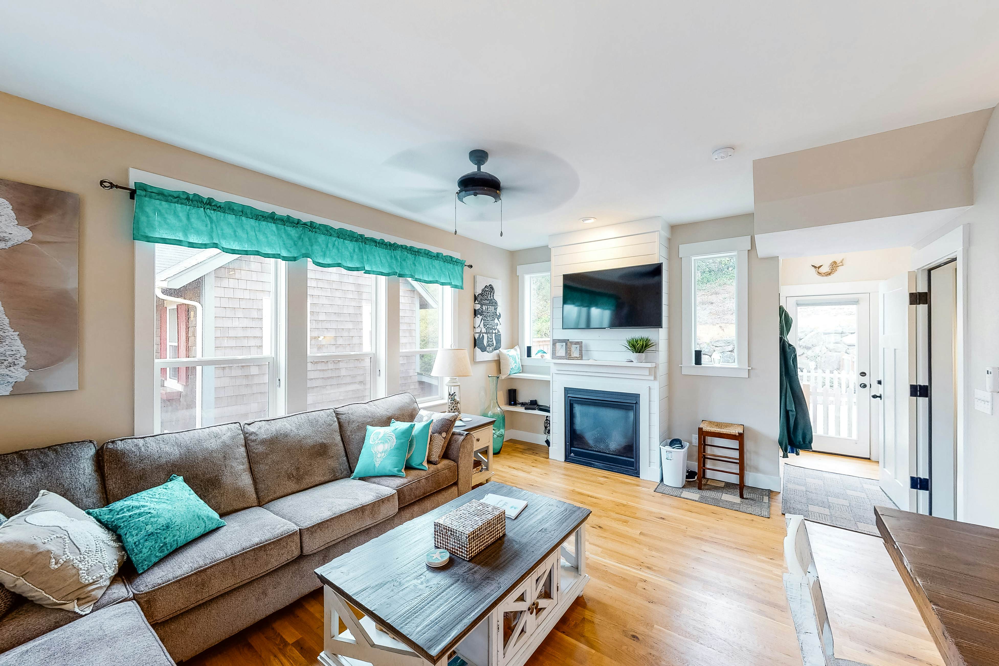 Charming, three-story getaway w/ two cozy living areas - walk to the beach