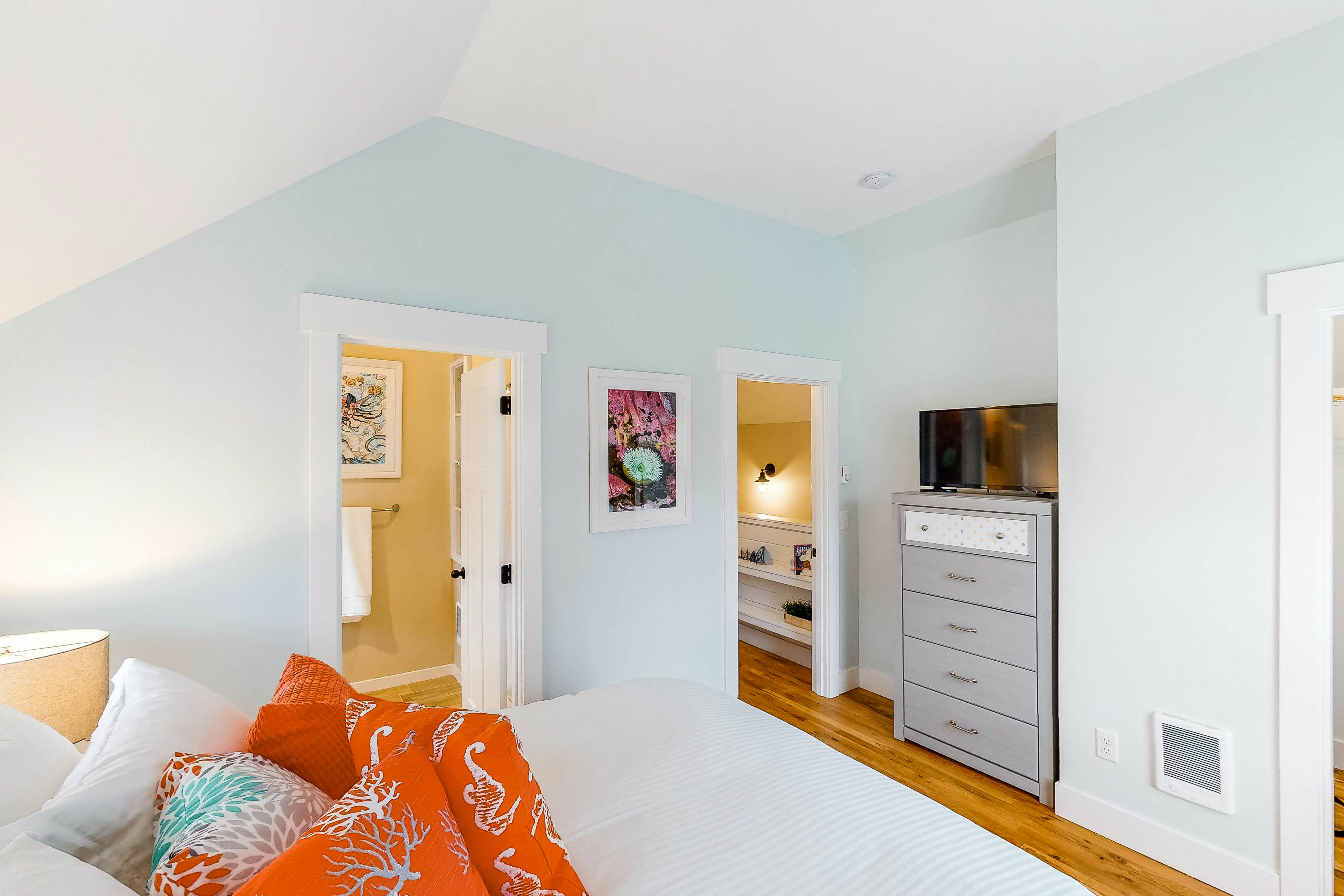 Charming, three-story getaway w/ two cozy living areas - walk to the beach