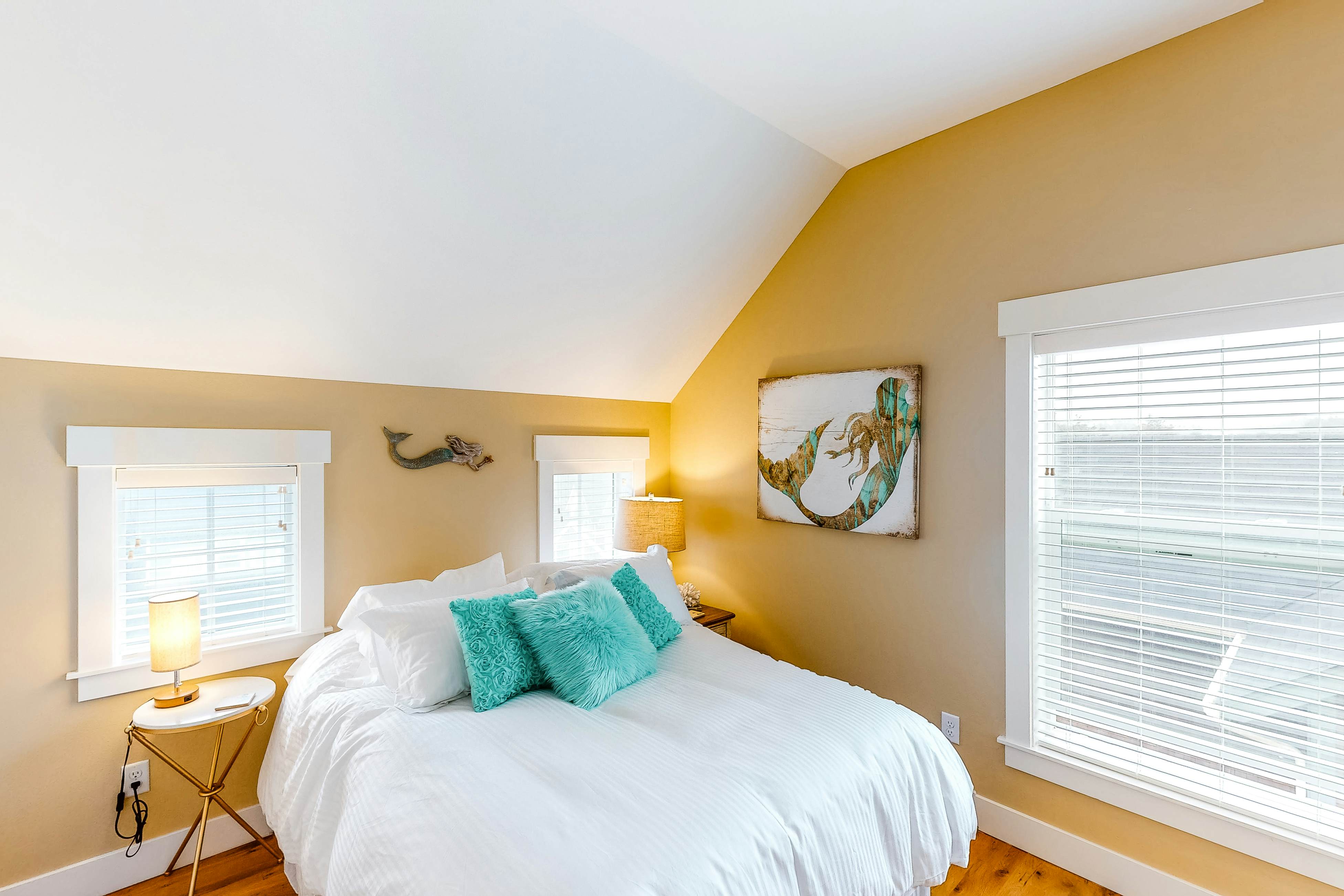 Charming, three-story getaway w/ two cozy living areas - walk to the beach