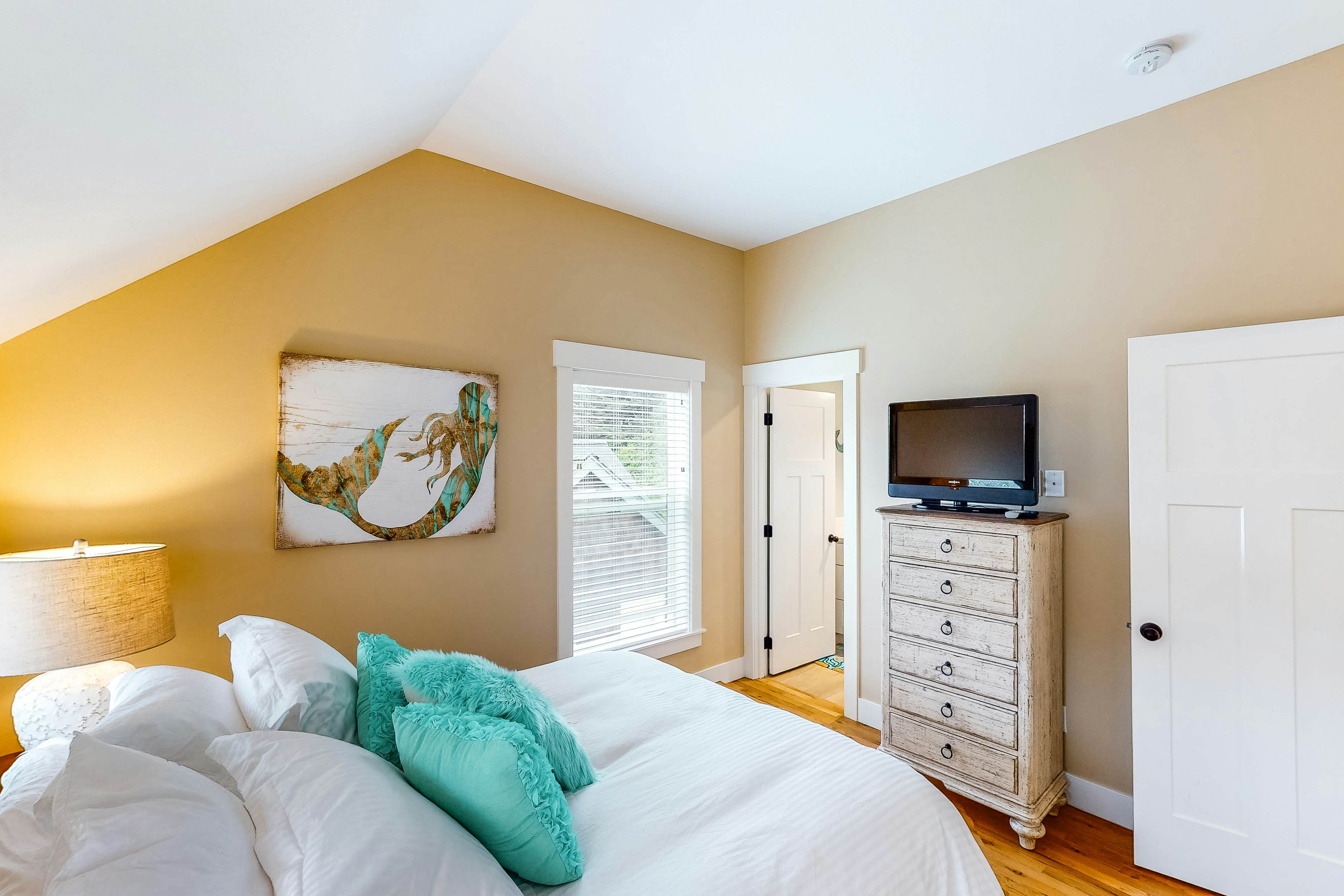 Charming, three-story getaway w/ two cozy living areas - walk to the beach