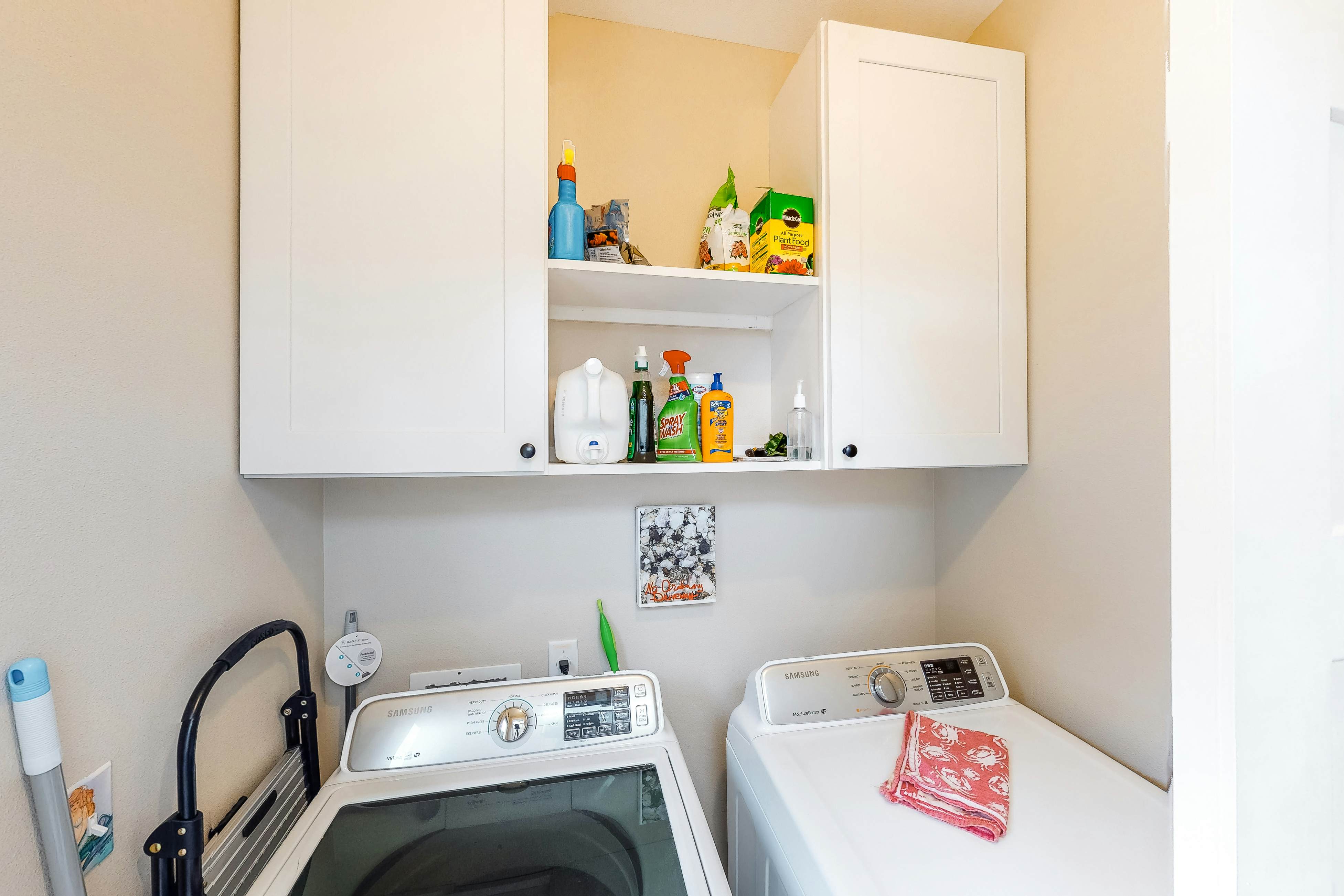 Charming, three-story getaway w/ two cozy living areas - walk to the beach