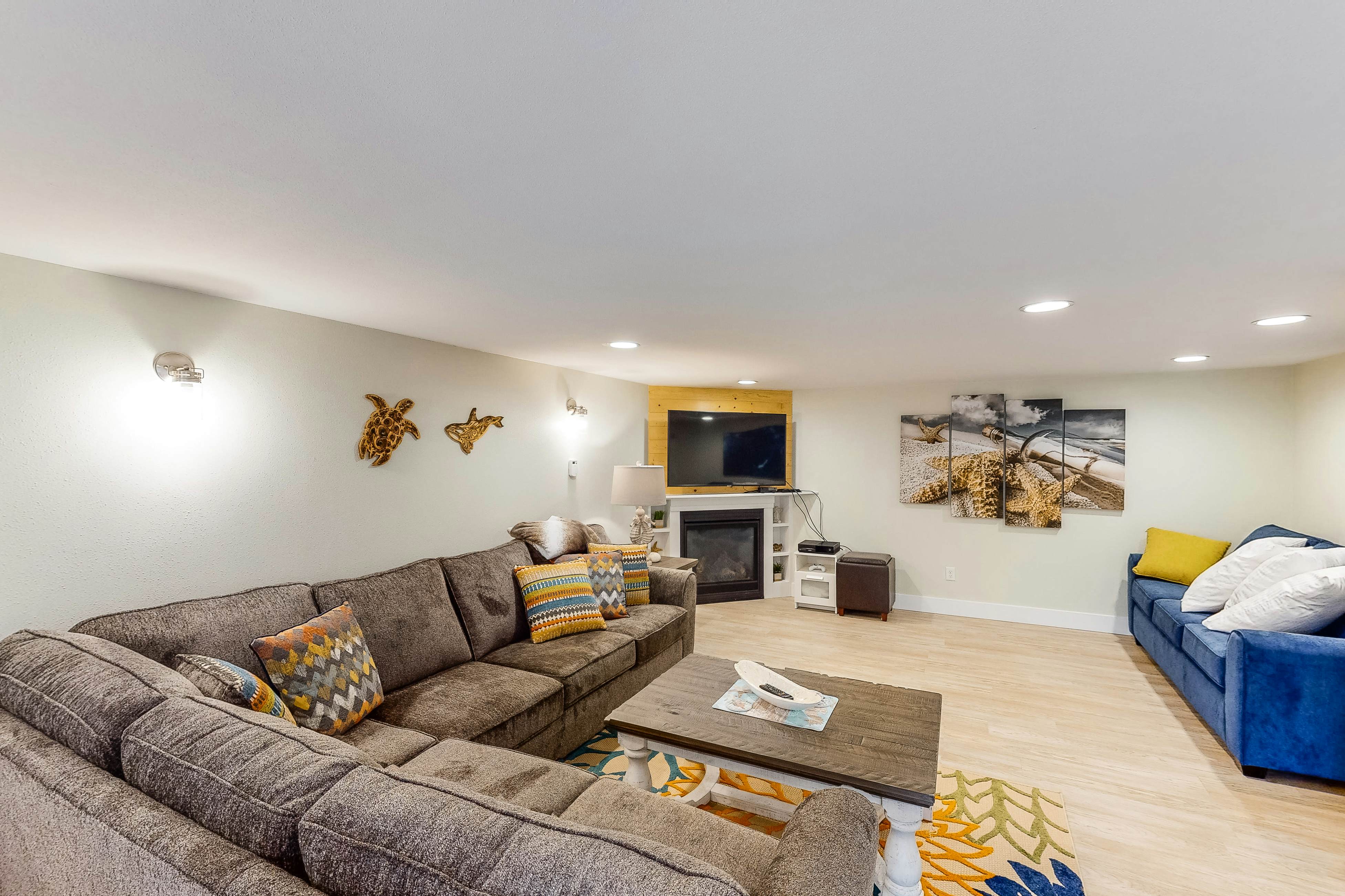 Charming, three-story getaway w/ two cozy living areas - walk to the beach