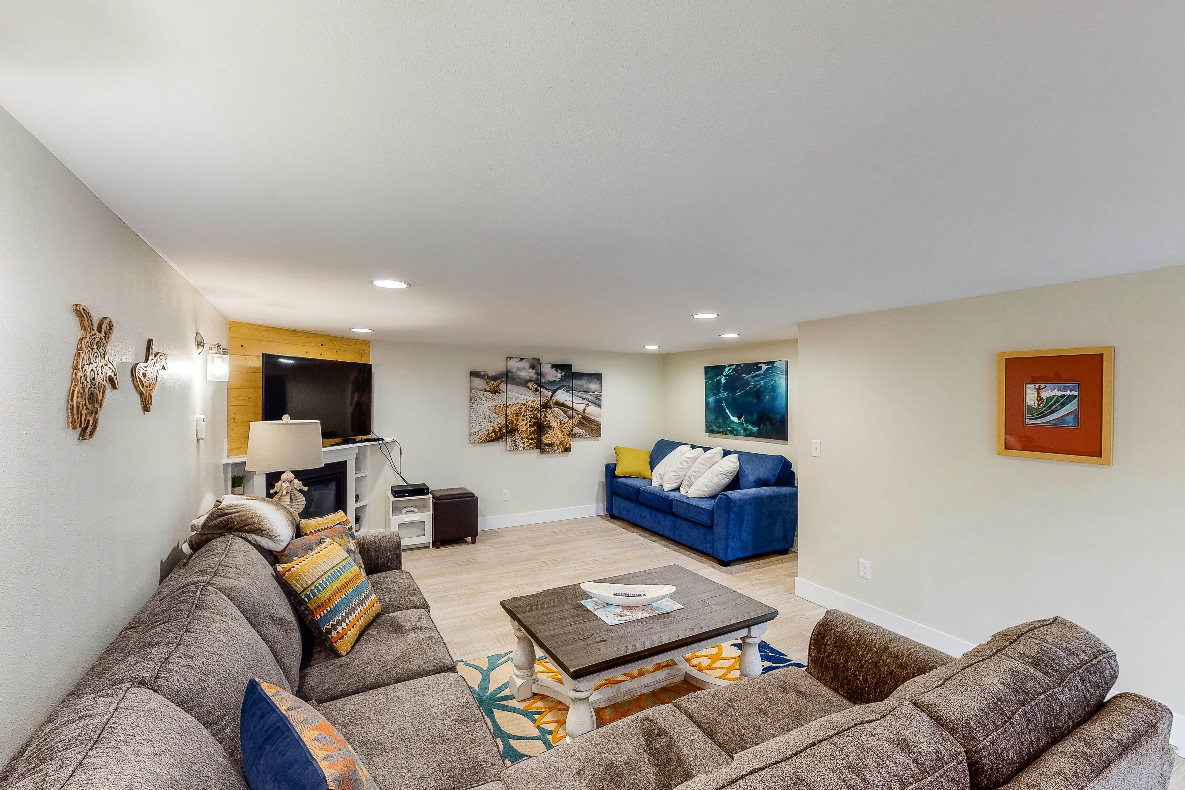 Charming, three-story getaway w/ two cozy living areas - walk to the beach