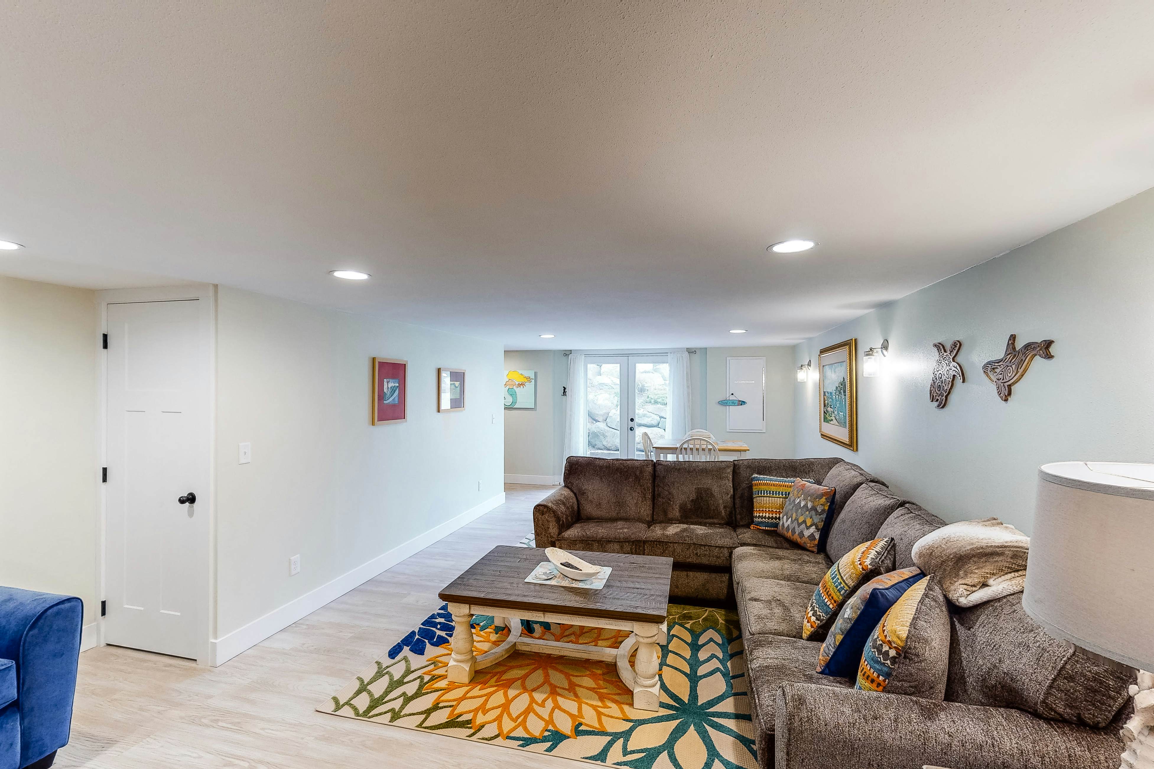 Charming, three-story getaway w/ two cozy living areas - walk to the beach