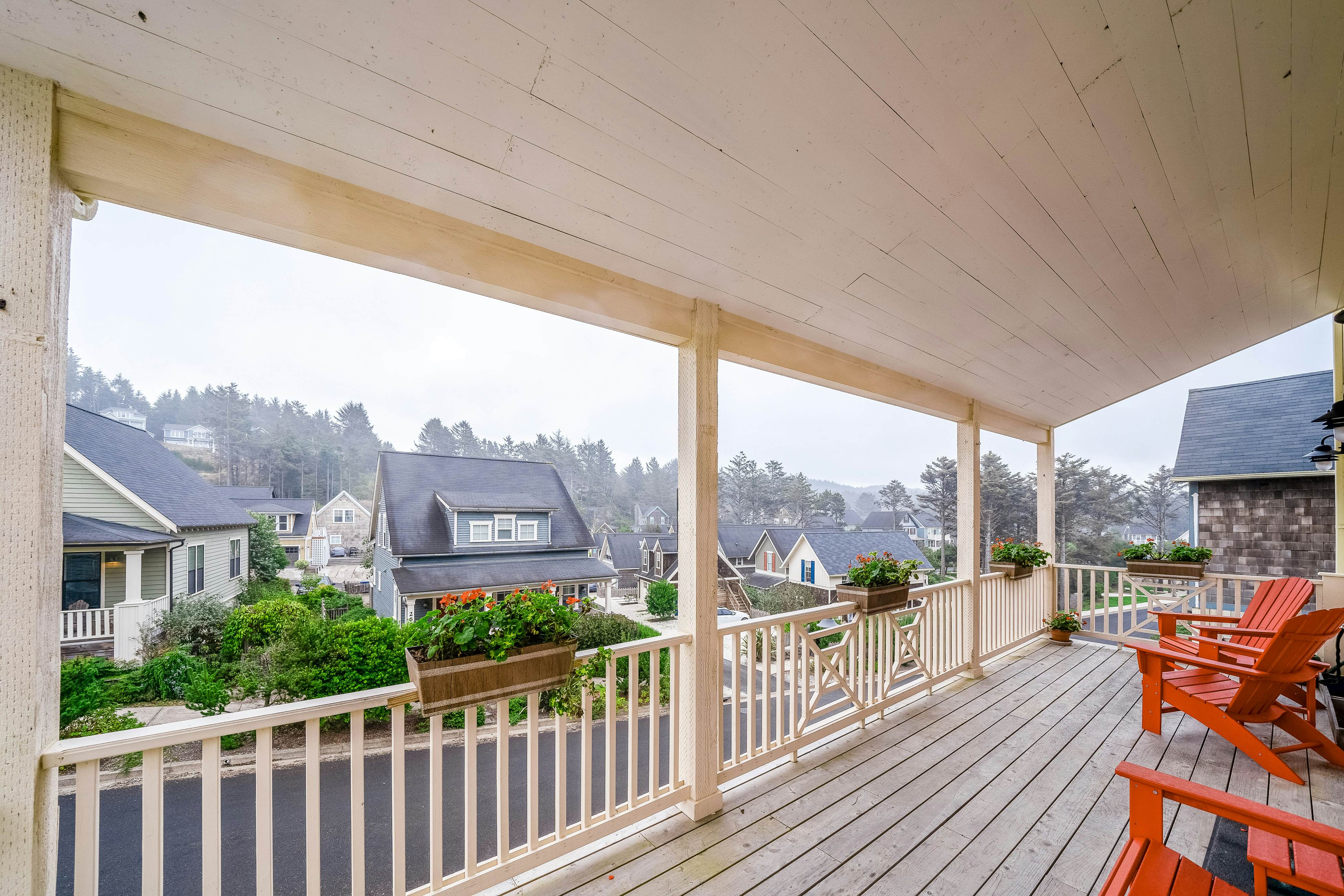 Charming, three-story getaway w/ two cozy living areas - walk to the beach