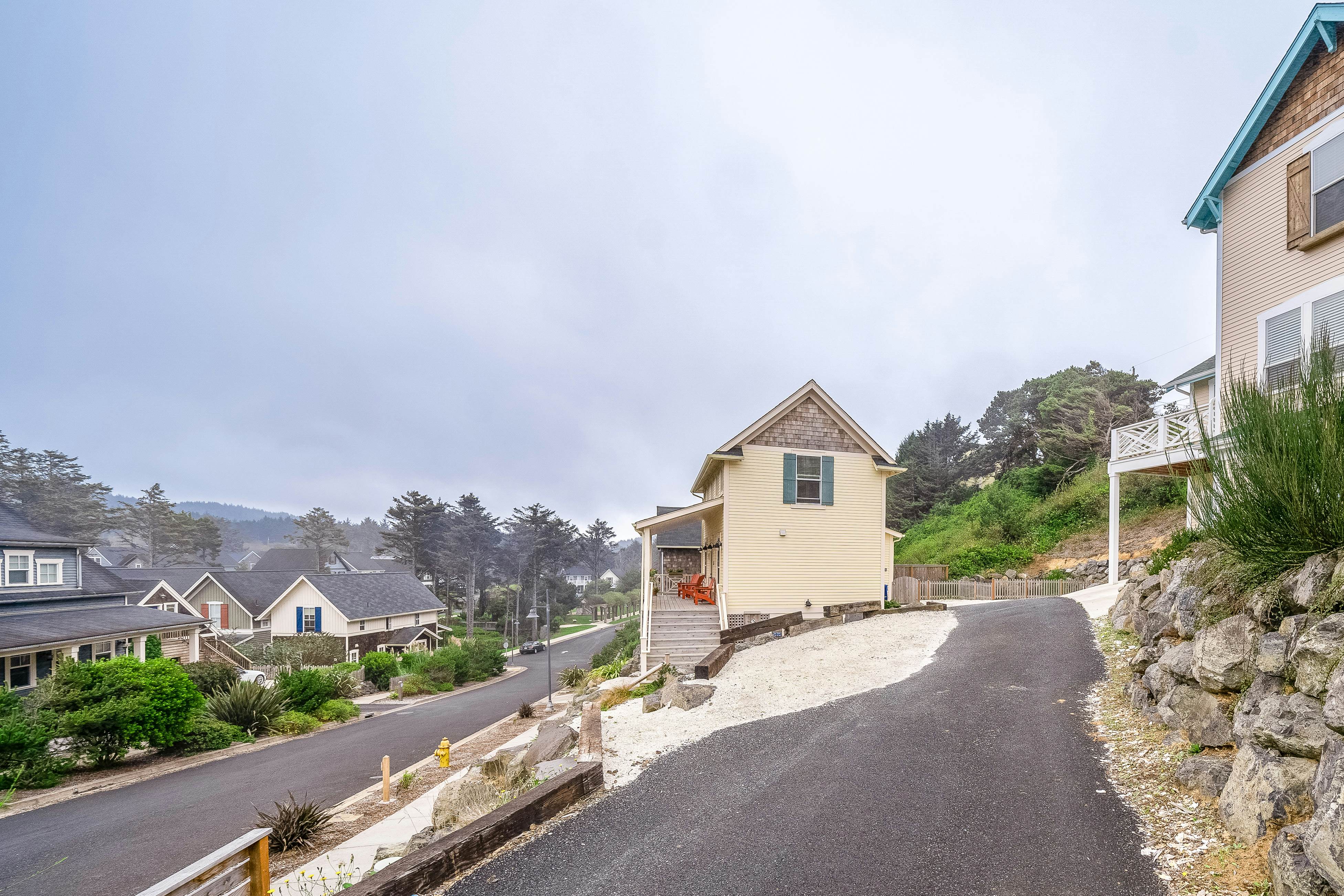 Charming, three-story getaway w/ two cozy living areas - walk to the beach