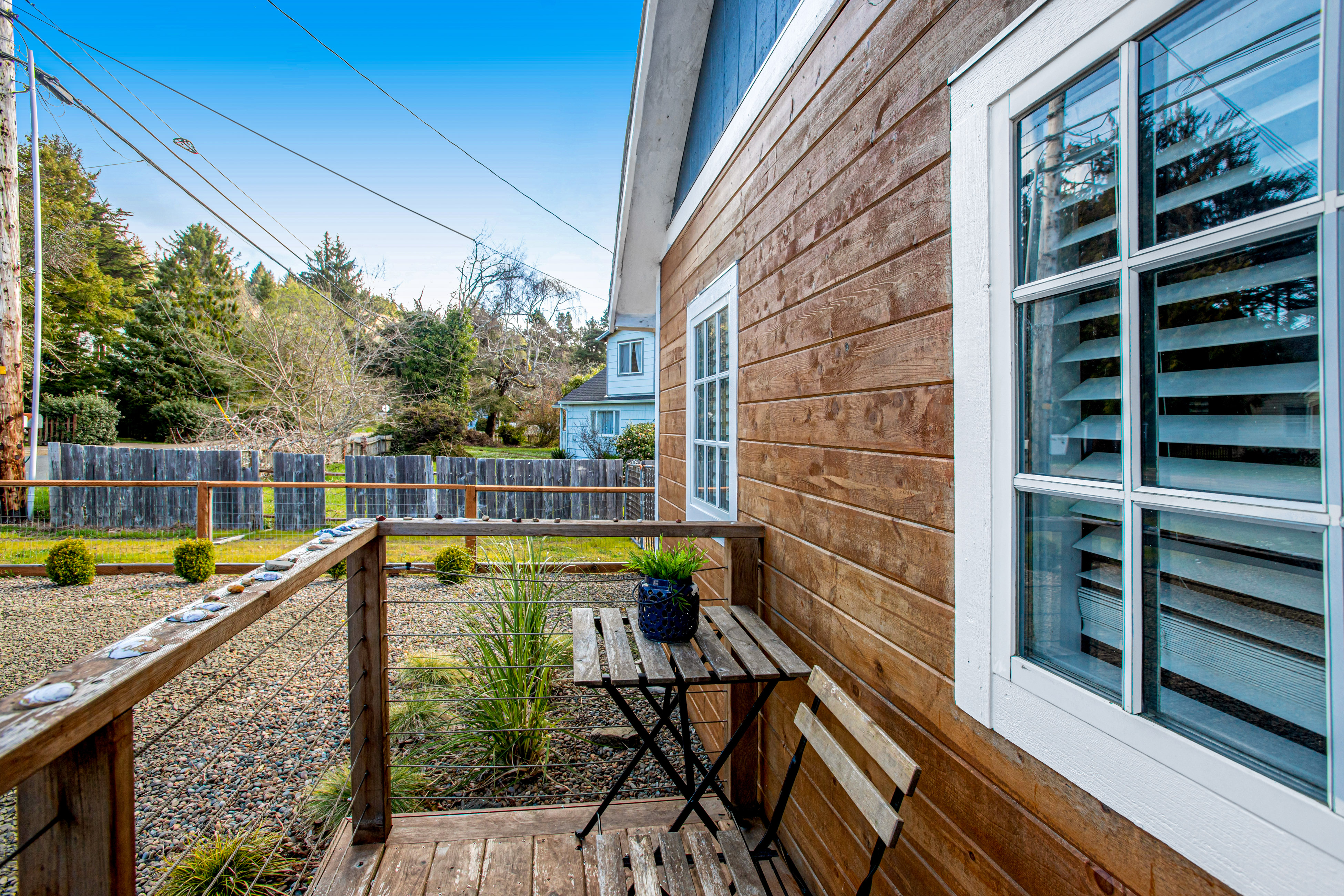 Adorable dog friendly hideaway with free WiFi private washer dryer and firepit