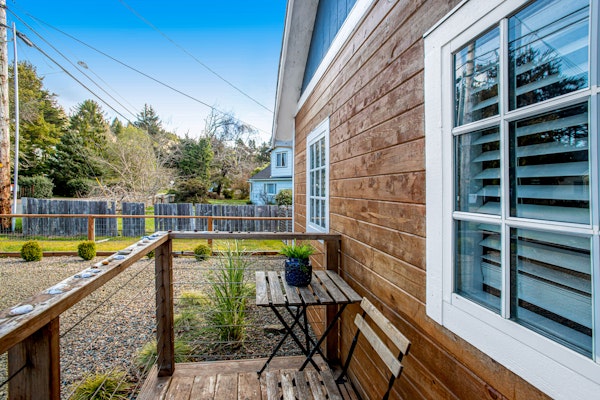 Adorable dog friendly hideaway with free WiFi private washer dryer and firepit