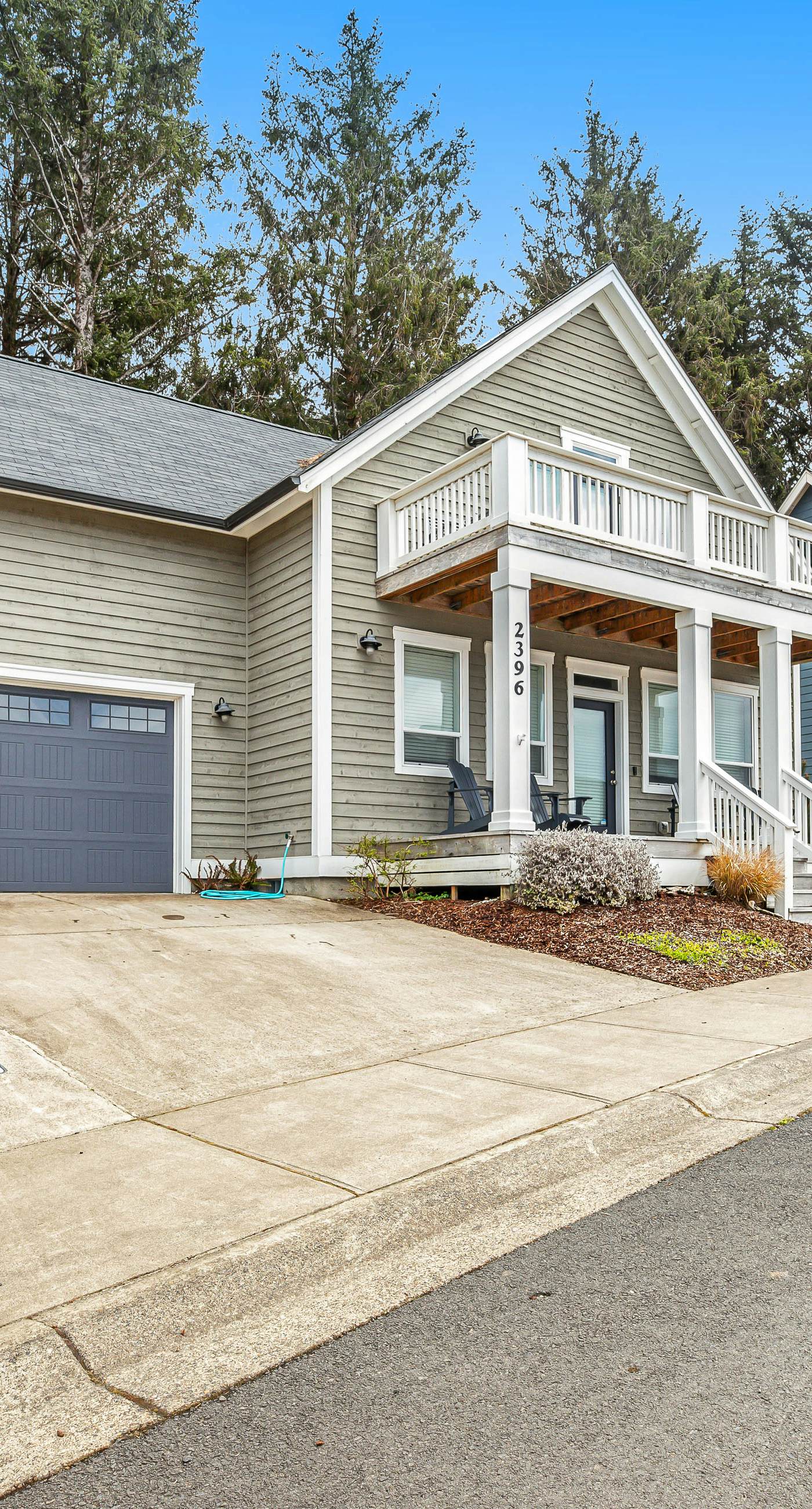 Oceanview home with WiFi washer dryer gas fireplace balcony