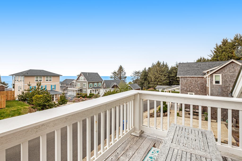 Oceanview home with WiFi washer dryer gas fireplace balcony