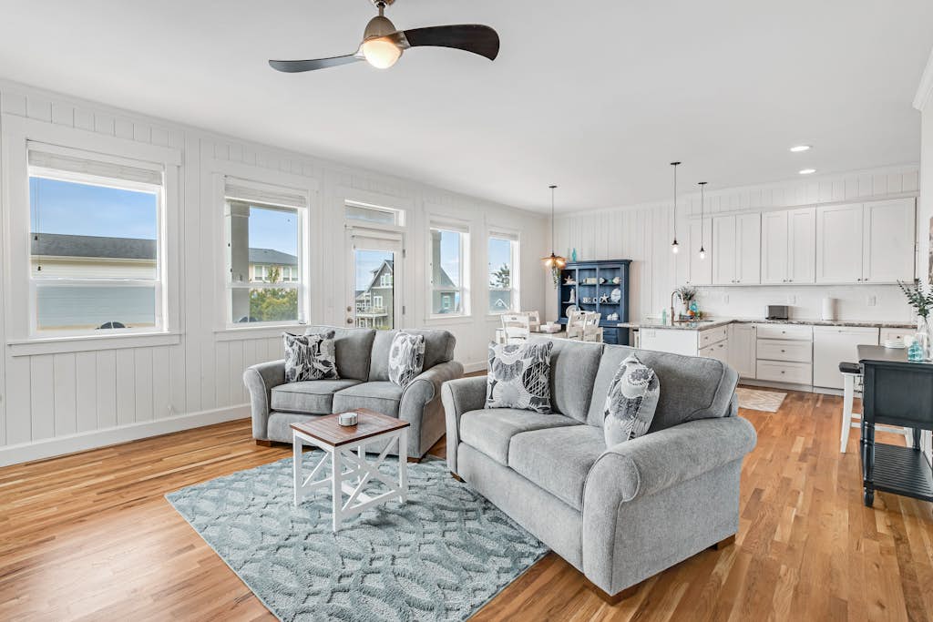 Oceanview home with WiFi washer dryer gas fireplace balcony