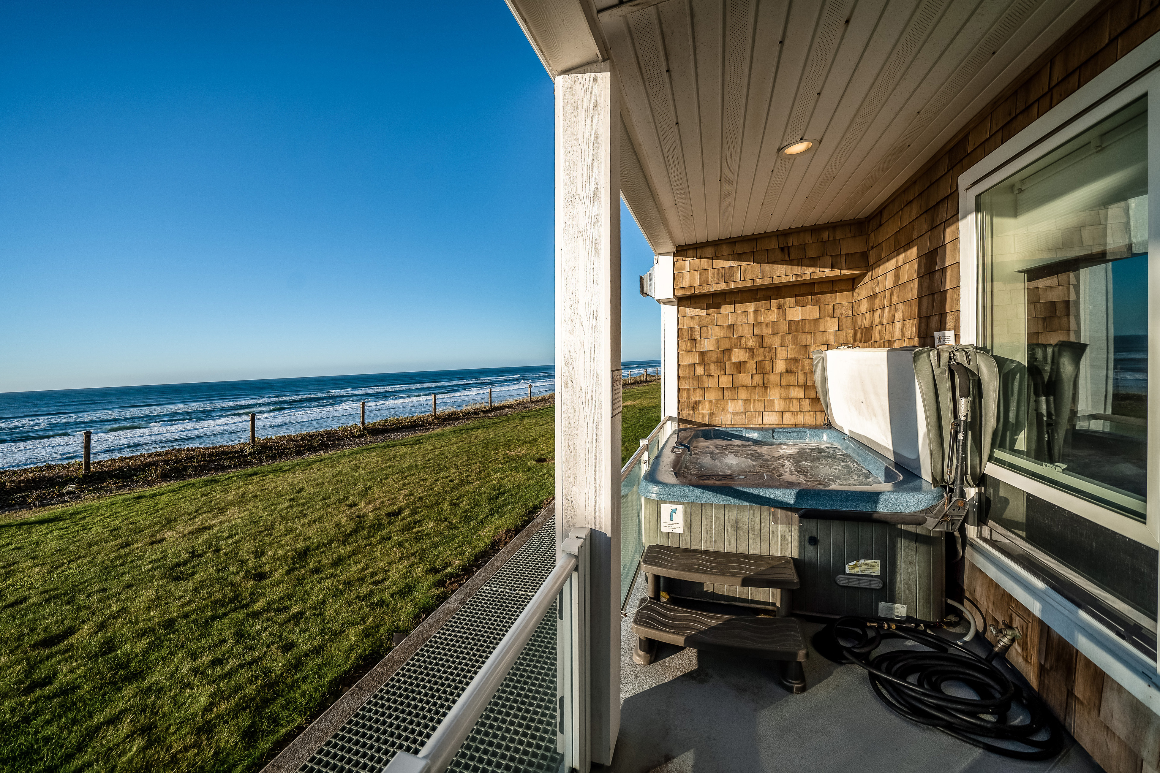 Oceanfront condo with private hot tub ocean views and high speed WiFi