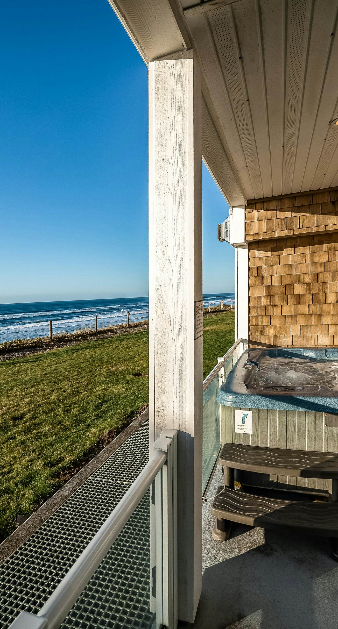 Oceanfront condo with private hot tub ocean views and high speed WiFi