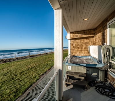 Oceanfront condo with private hot tub ocean views and high speed WiFi