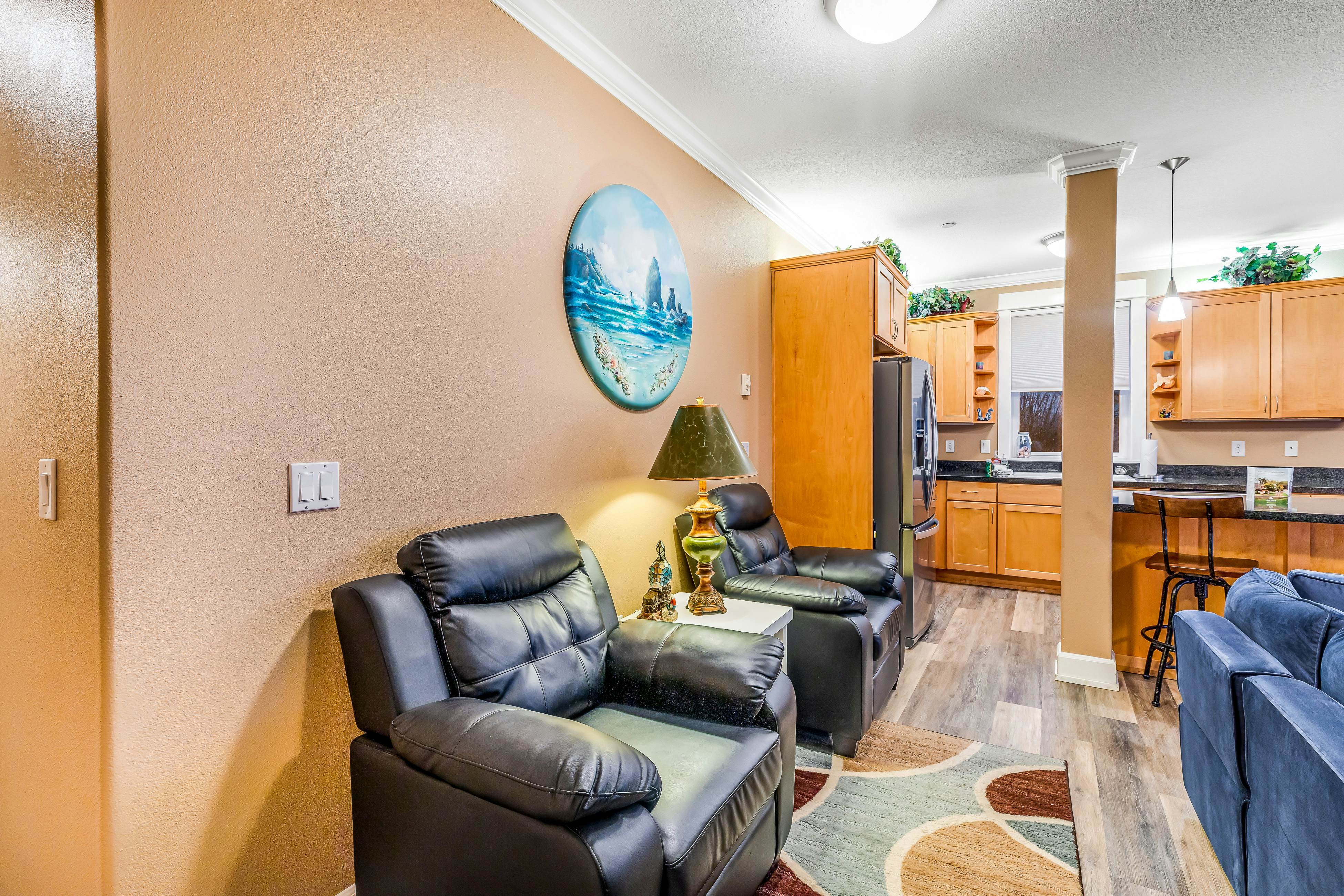 Oceanfront condo with private hot tub, ocean views, and high-speed WiFi