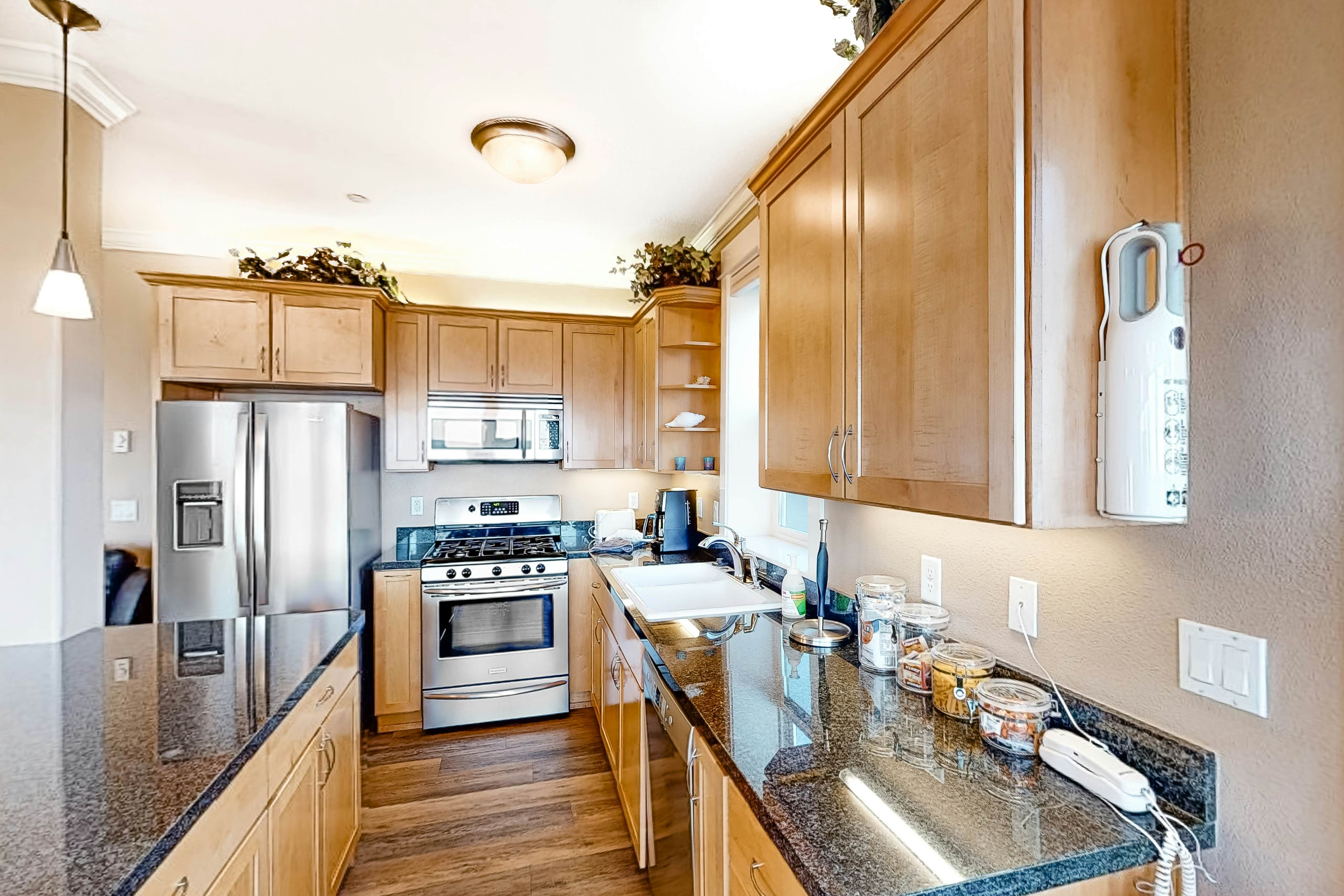 Oceanfront condo with private hot tub, ocean views, and high-speed WiFi