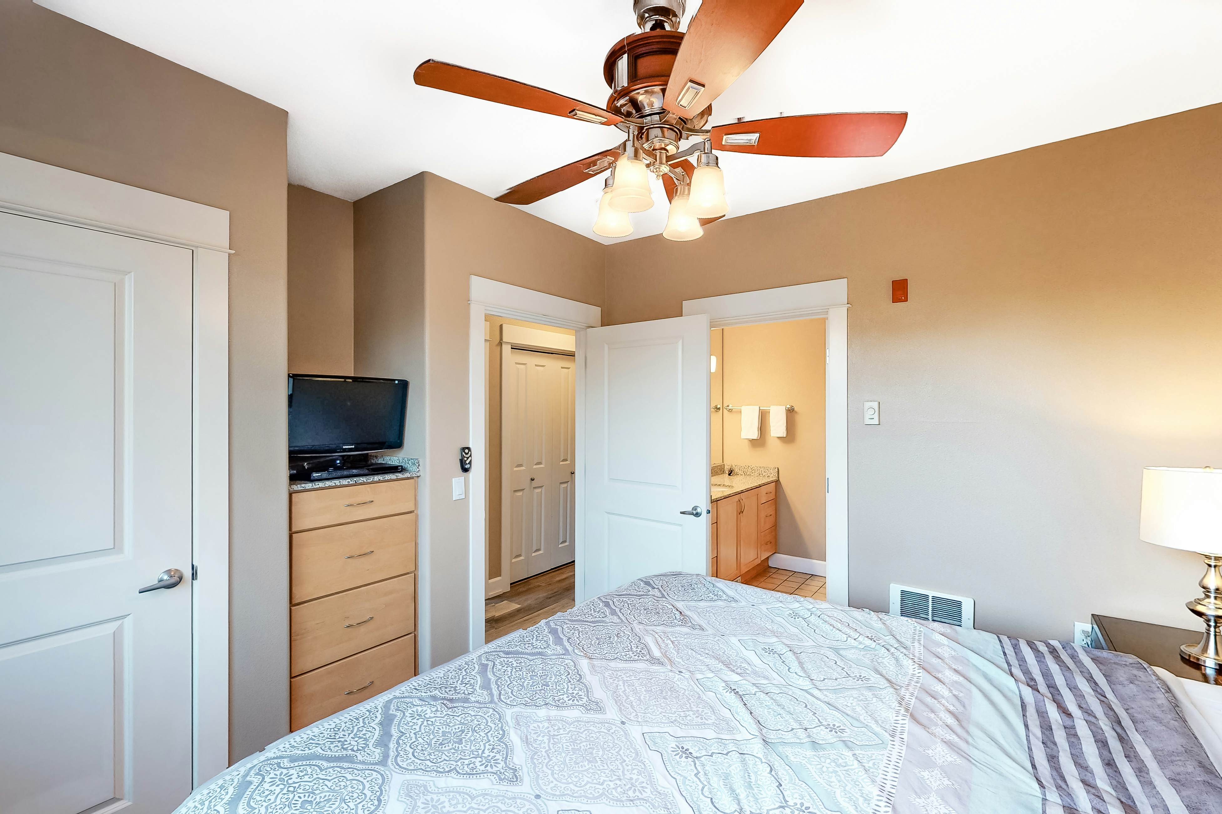 Oceanfront condo with private hot tub, ocean views, and high-speed WiFi