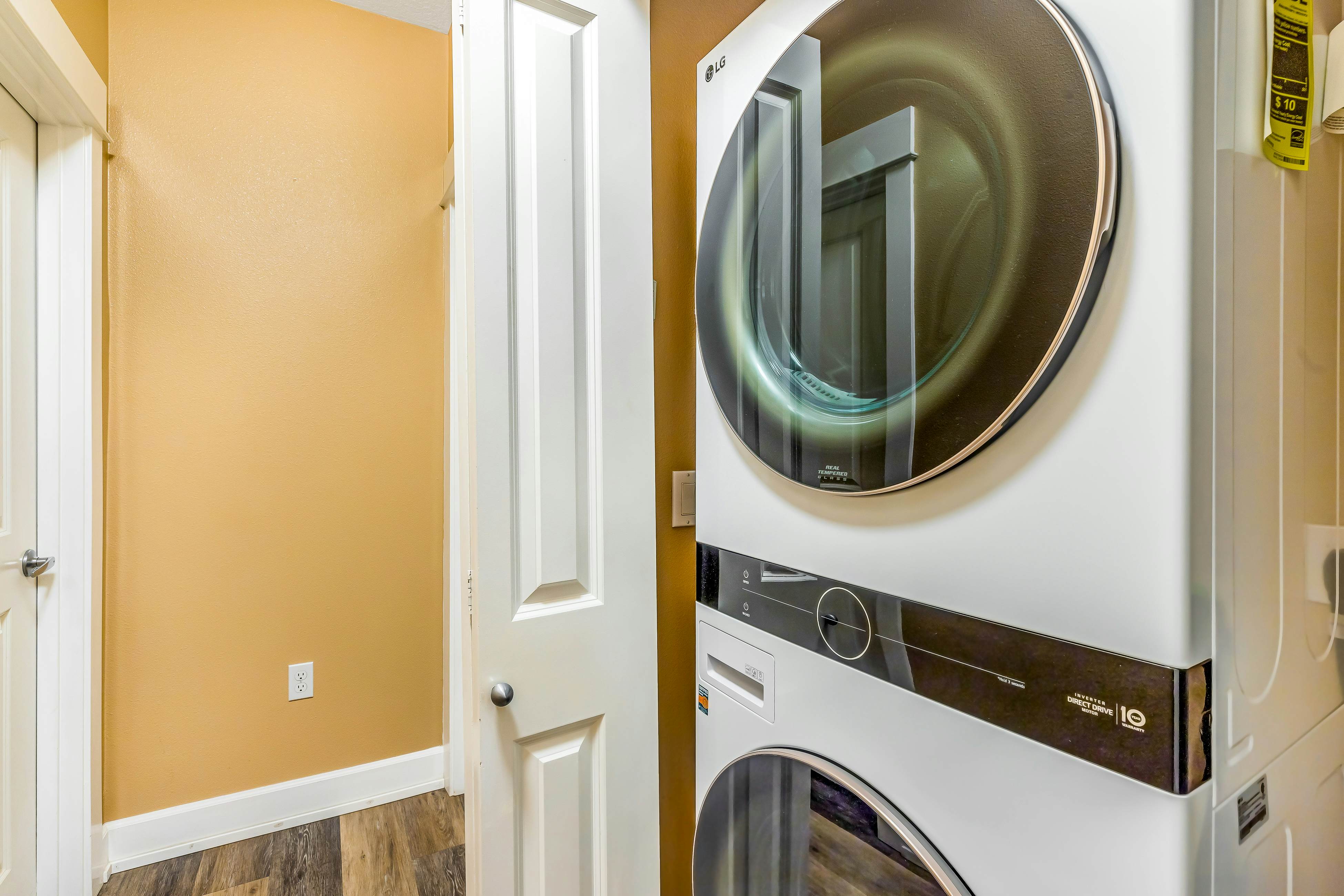 Oceanfront condo with private hot tub, ocean views, and high-speed WiFi