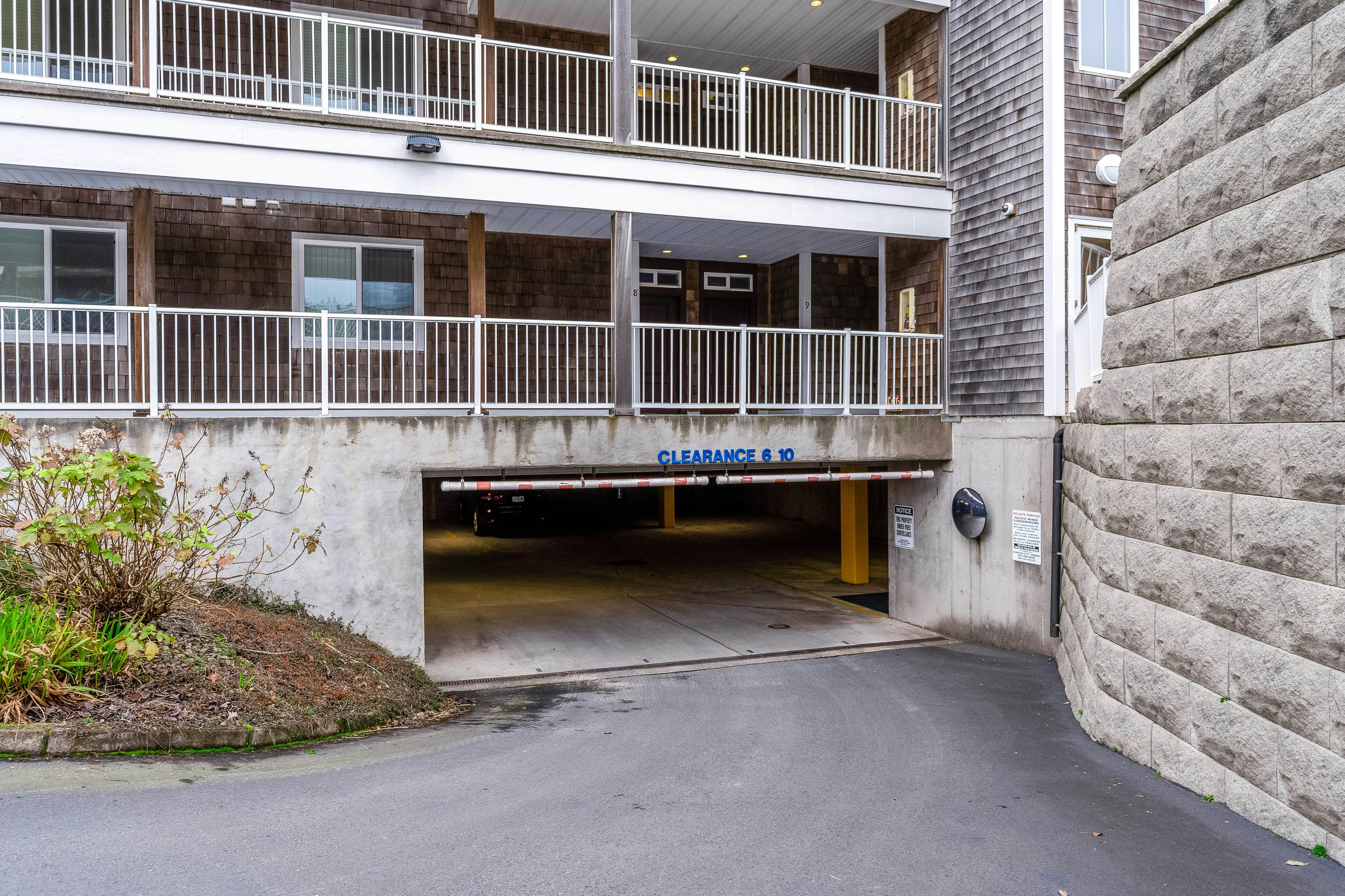 Oceanfront condo with private hot tub, ocean views, and high-speed WiFi