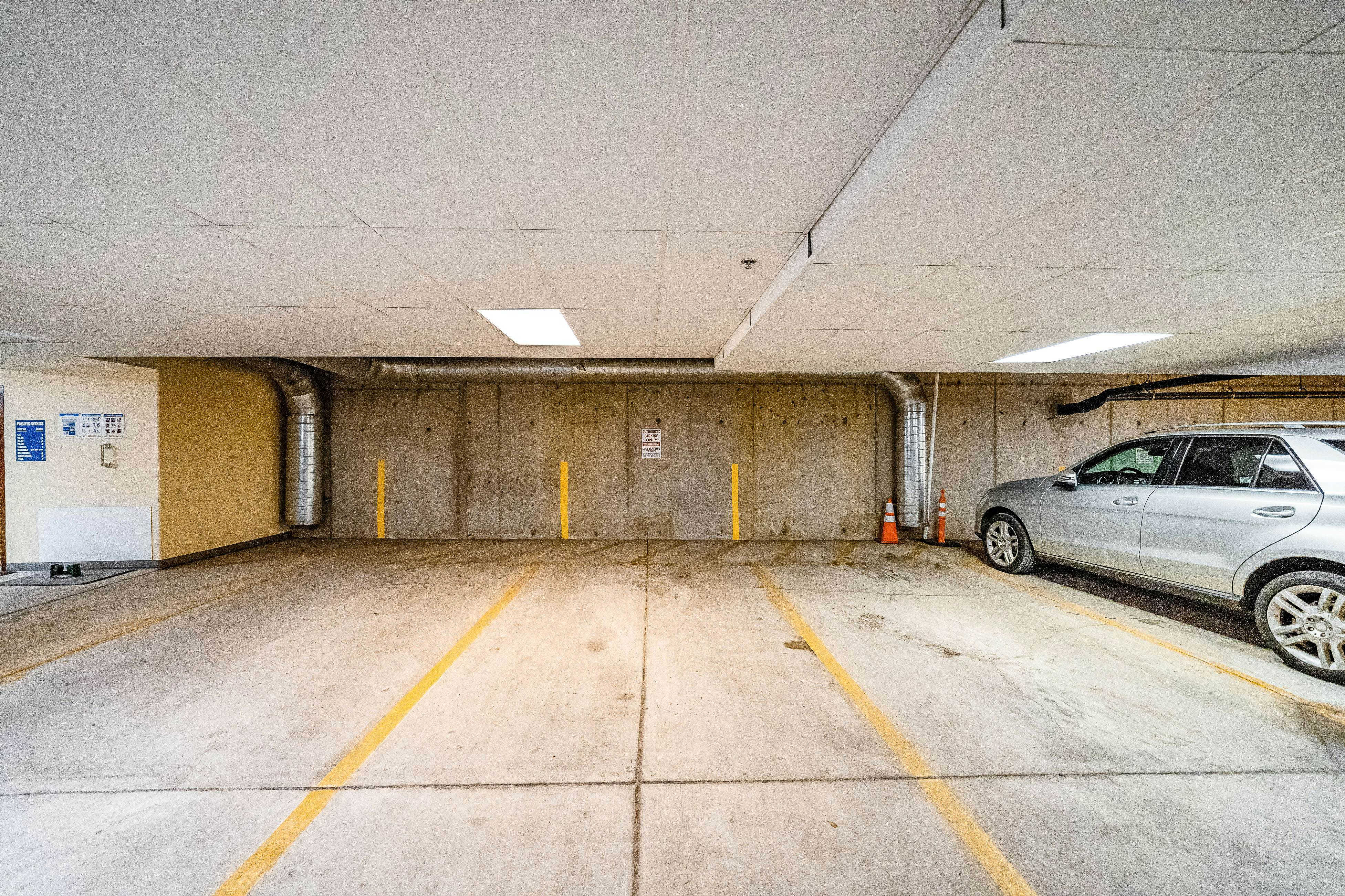 Oceanfront condo with private hot tub, ocean views, and high-speed WiFi