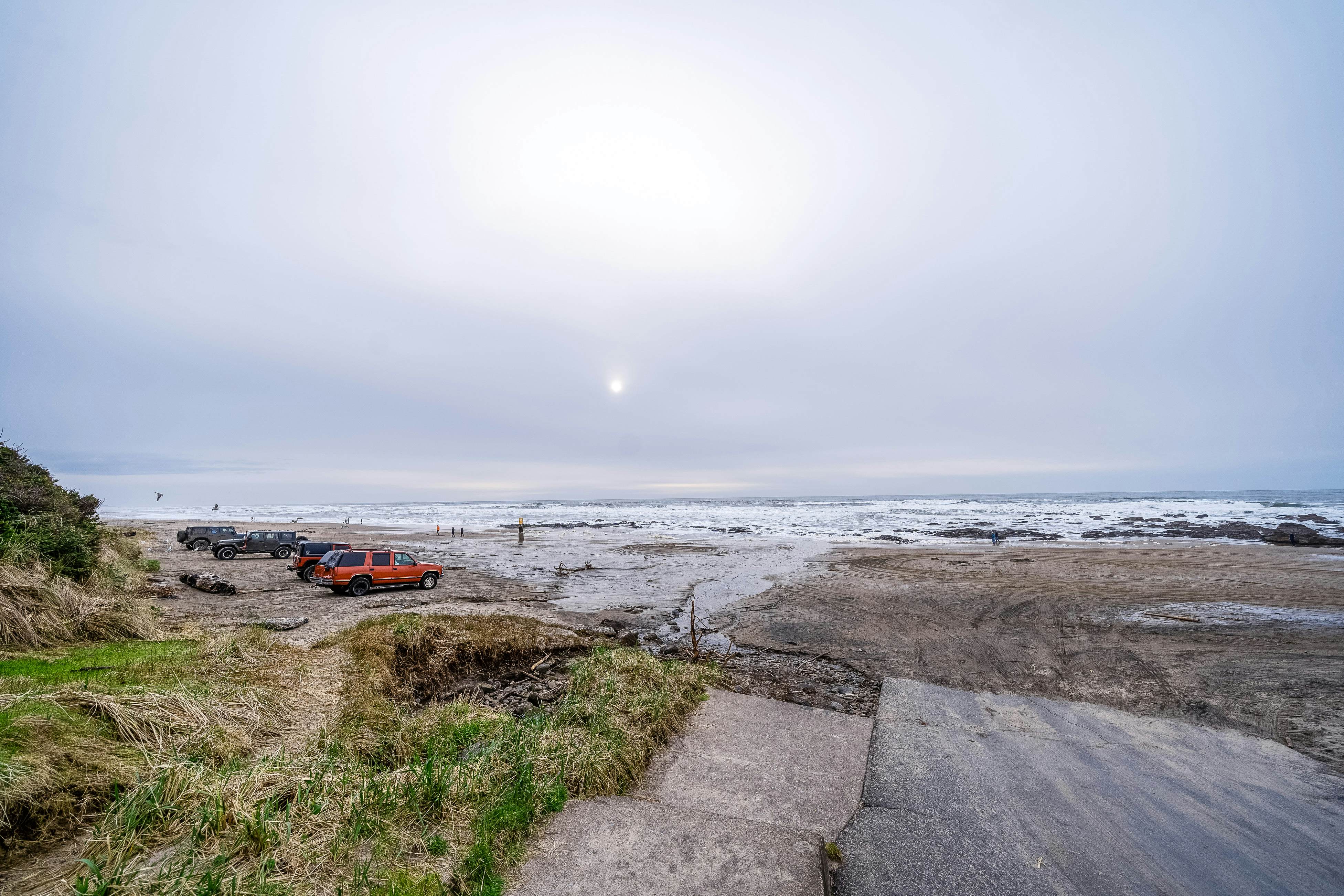 Oceanfront condo with private hot tub, ocean views, and high-speed WiFi