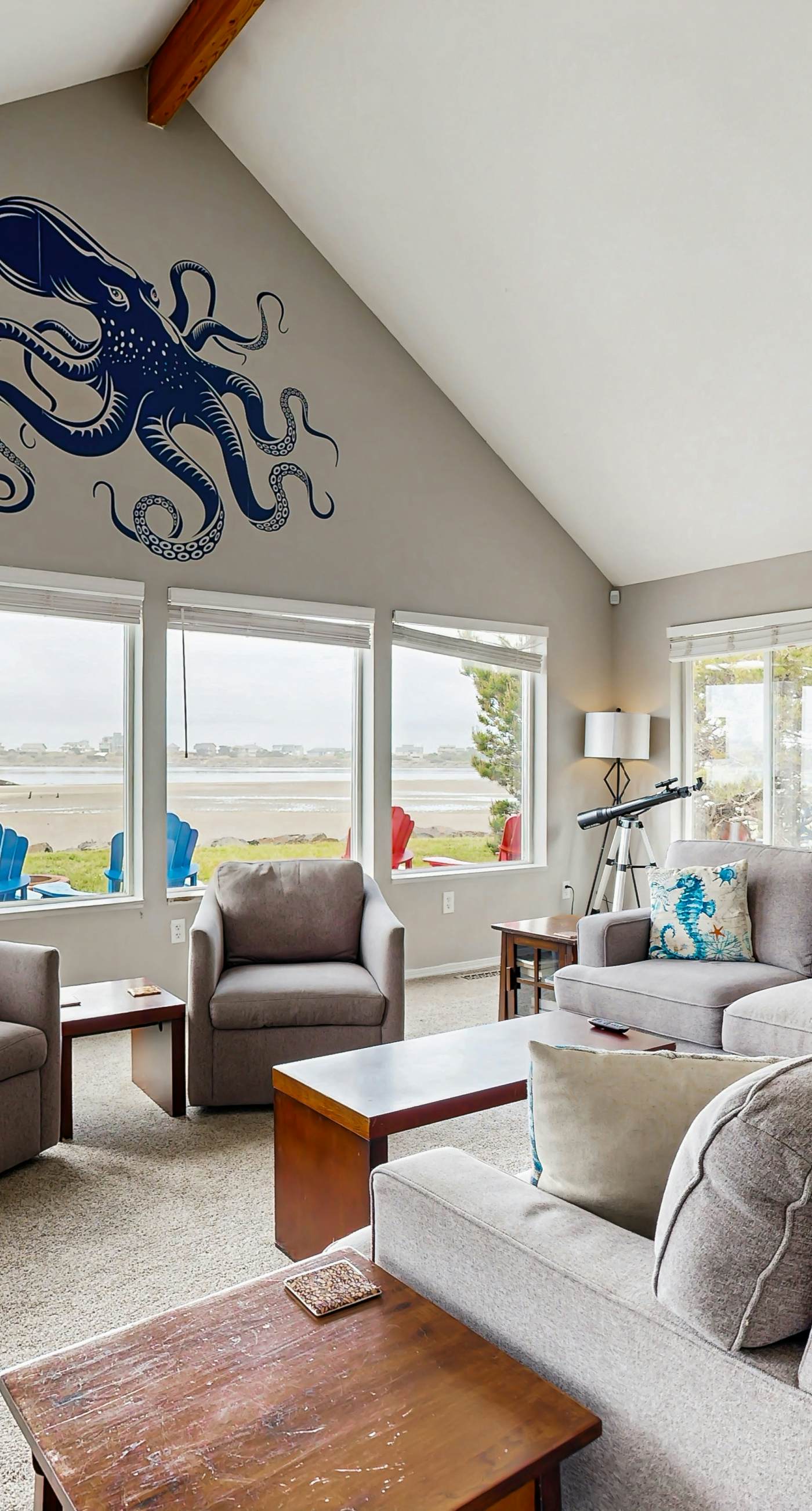 Dog Friendly Bayfront Beauty with a Private Hot Tub Free WiFi and Washer Dryer