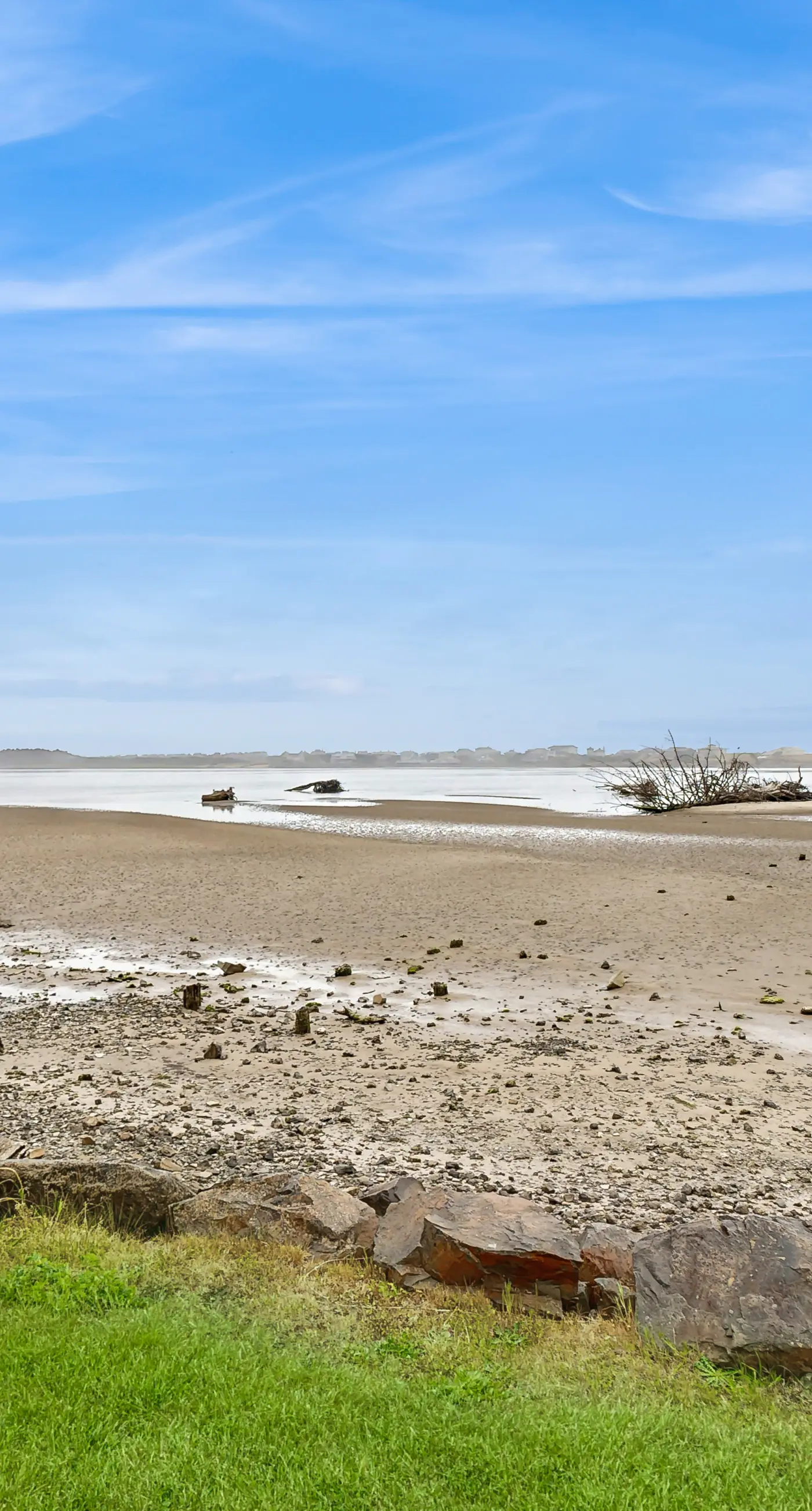 Dog Friendly Bayfront Beauty with a Private Hot Tub Free WiFi and Washer Dryer