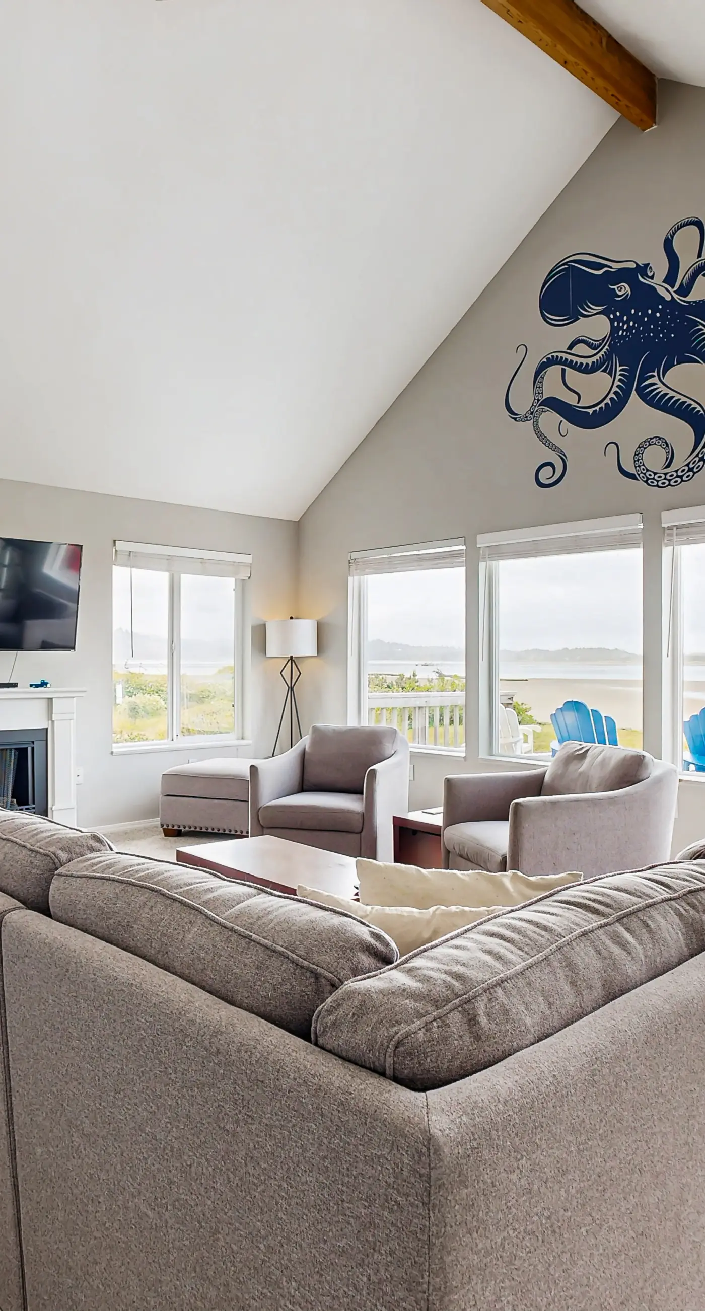 Dog Friendly Bayfront Beauty with a Private Hot Tub Free WiFi and Washer Dryer