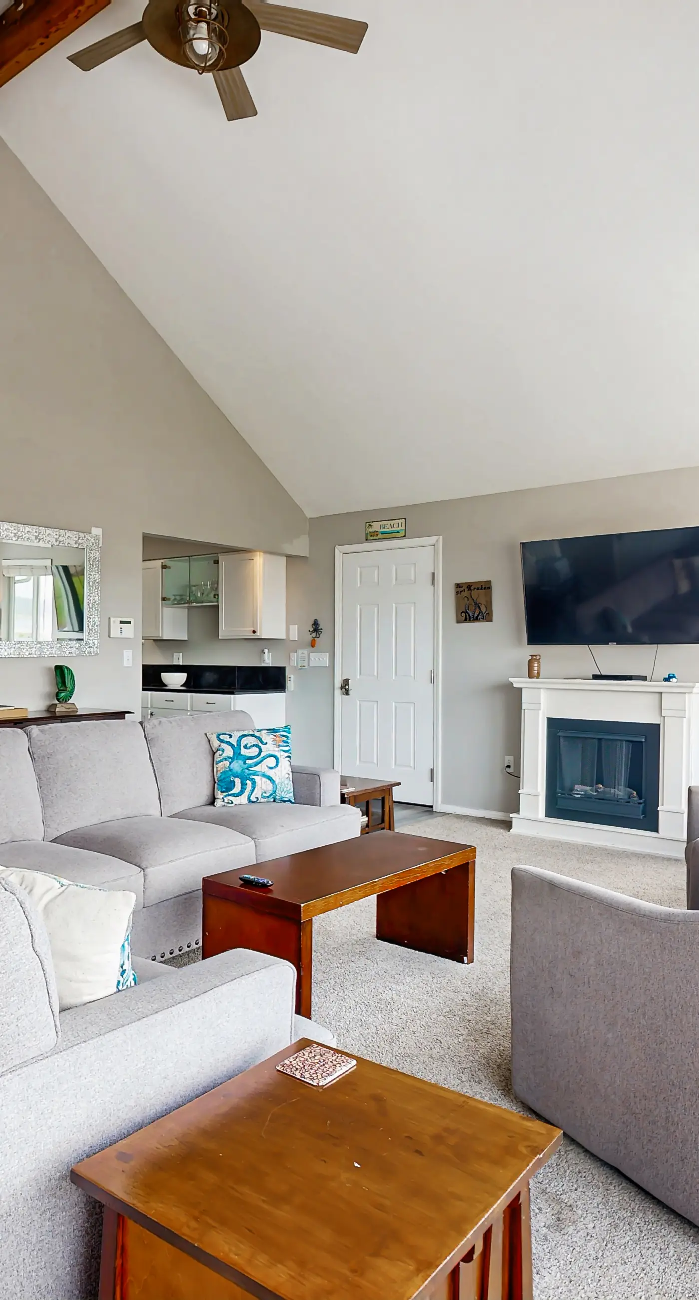 Dog Friendly Bayfront Beauty with a Private Hot Tub Free WiFi and Washer Dryer