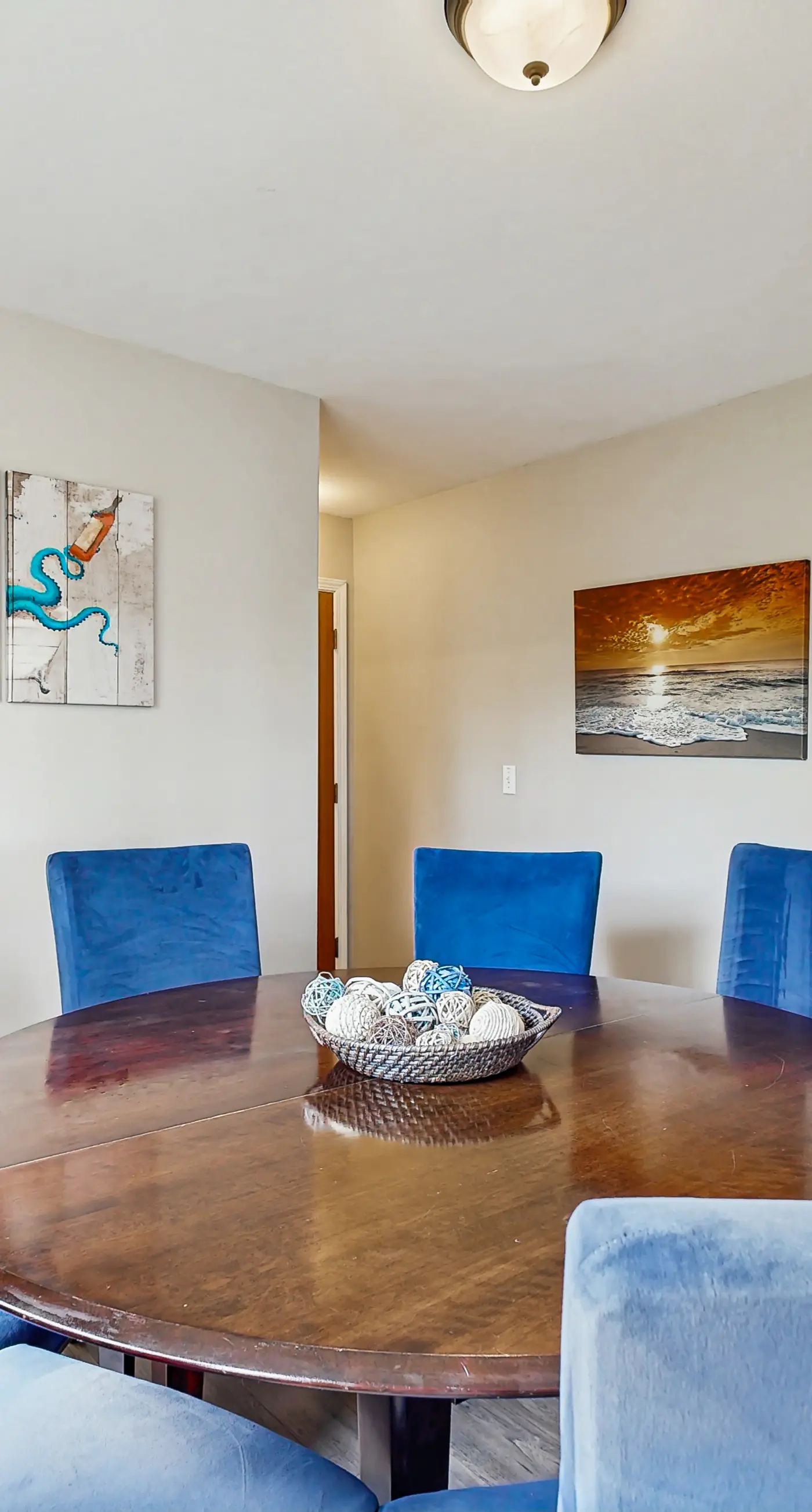 Dog Friendly Bayfront Beauty with a Private Hot Tub Free WiFi and Washer Dryer