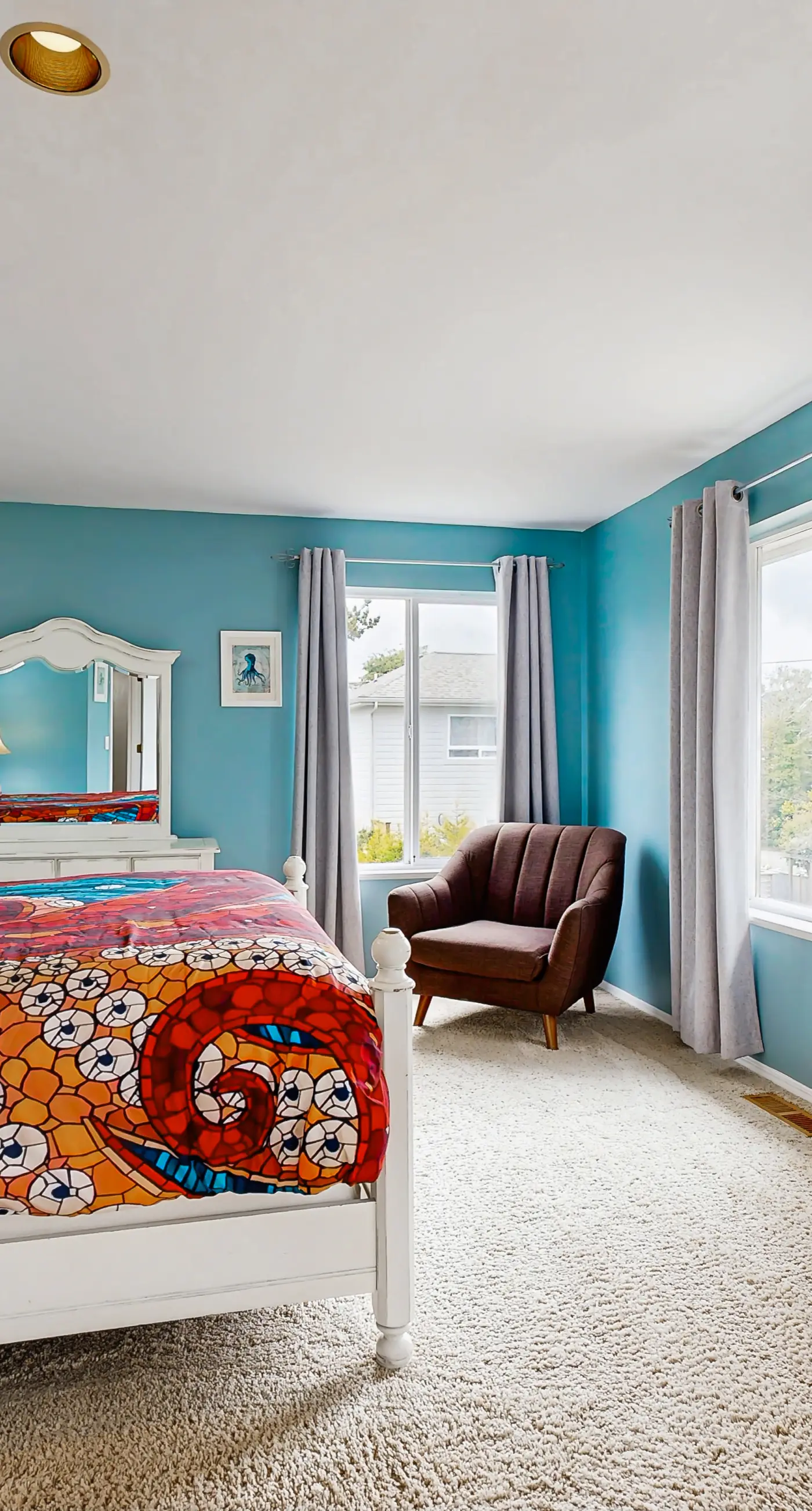 Dog Friendly Bayfront Beauty with a Private Hot Tub Free WiFi and Washer Dryer