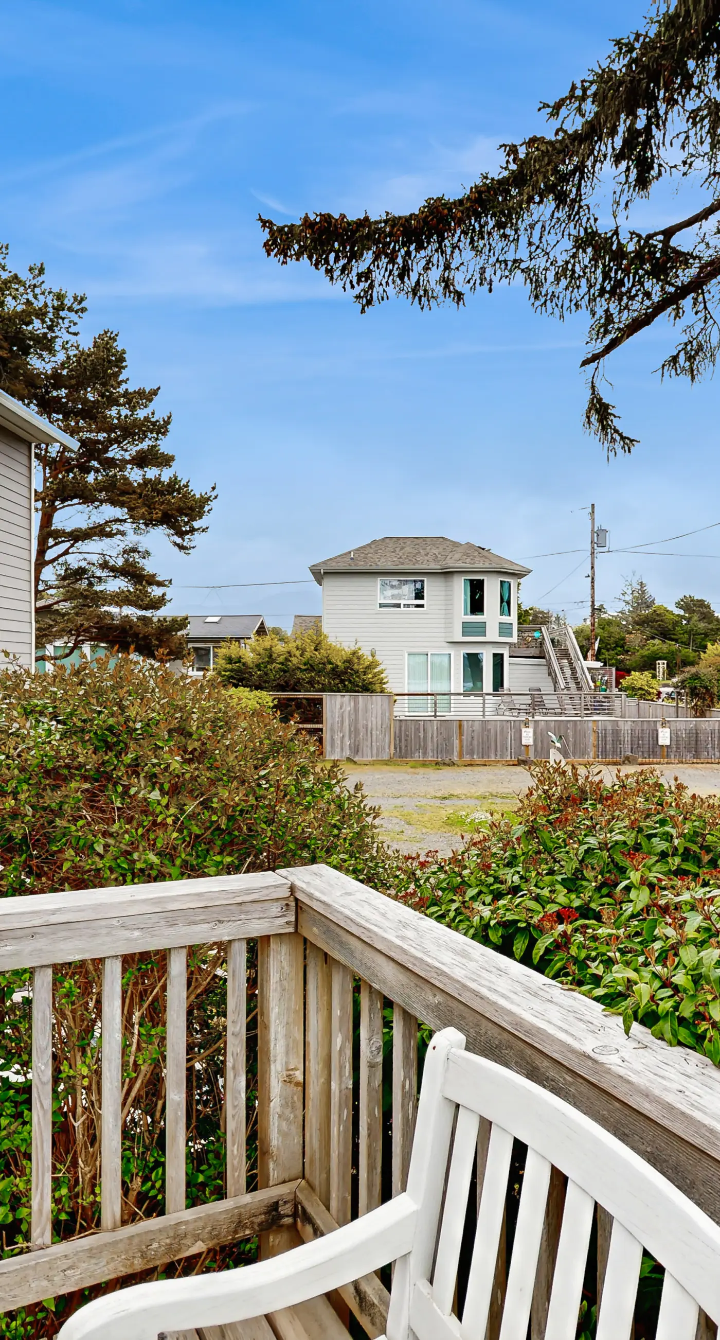Dog Friendly Bayfront Beauty with a Private Hot Tub Free WiFi and Washer Dryer