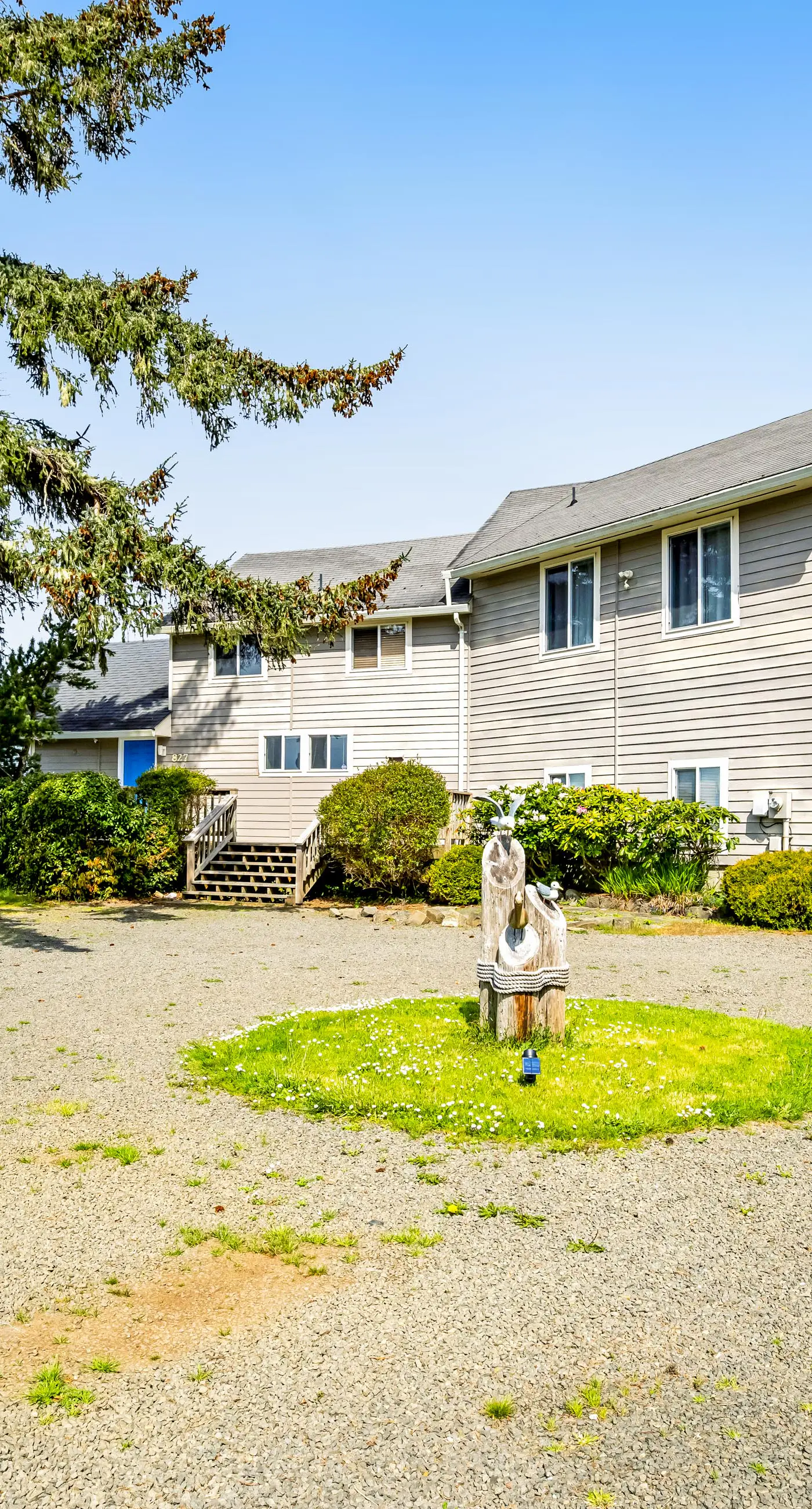 Dog Friendly Bayfront Beauty with a Private Hot Tub Free WiFi and Washer Dryer