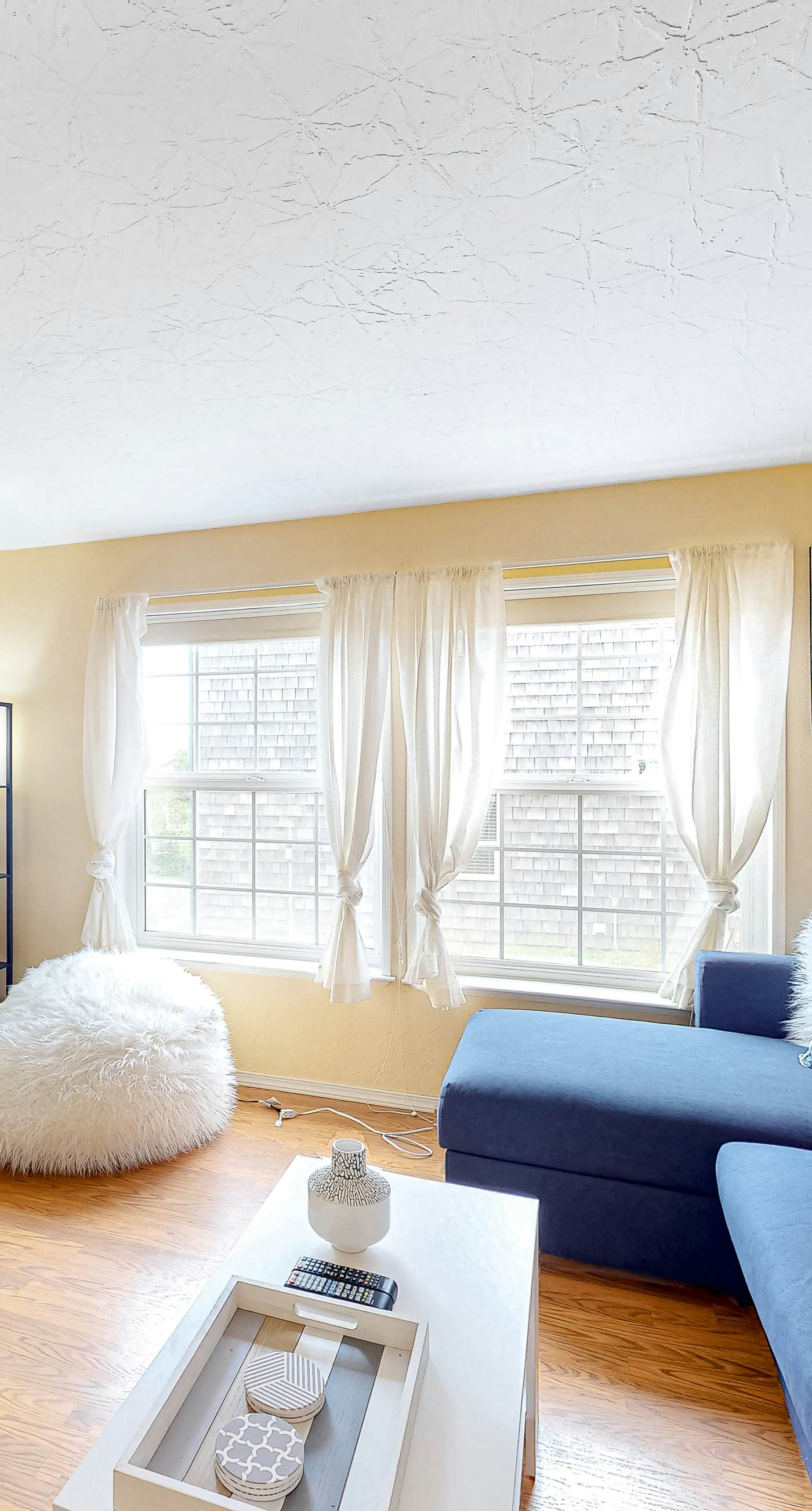 Lighthouse Inspired Home with Ocean Views Gas Fireplace Fast WiFi 2 Dogs OK