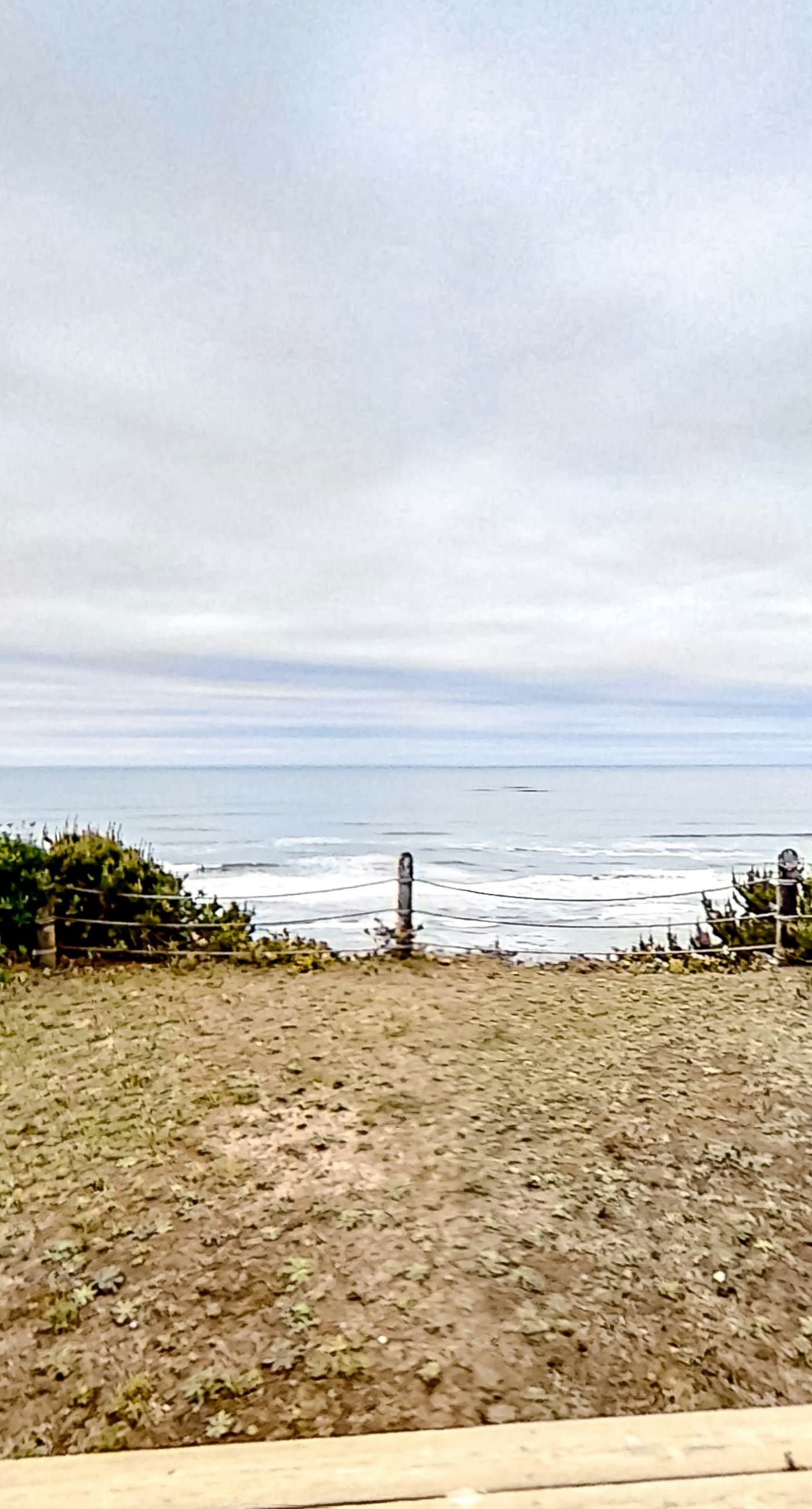 Two Story Dog Friendly Oceanfront Home with Free WiFi and Gas Fireplace