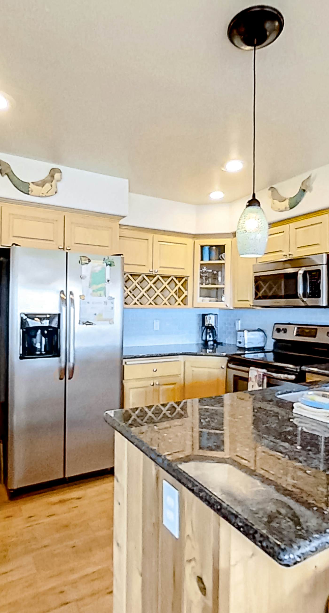 Two Story Dog Friendly Oceanfront Home with Free WiFi and Gas Fireplace