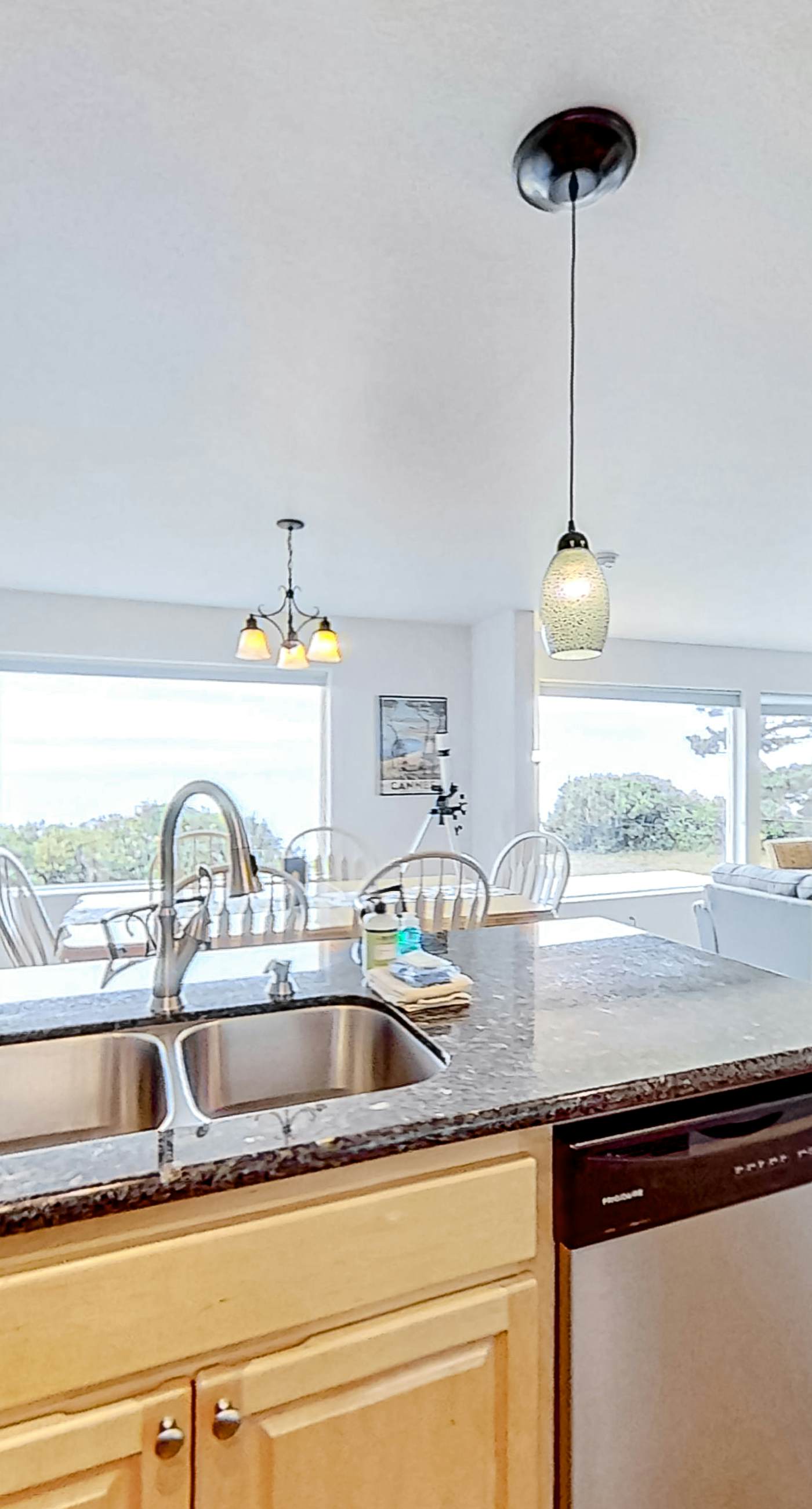 Two Story Dog Friendly Oceanfront Home with Free WiFi and Gas Fireplace